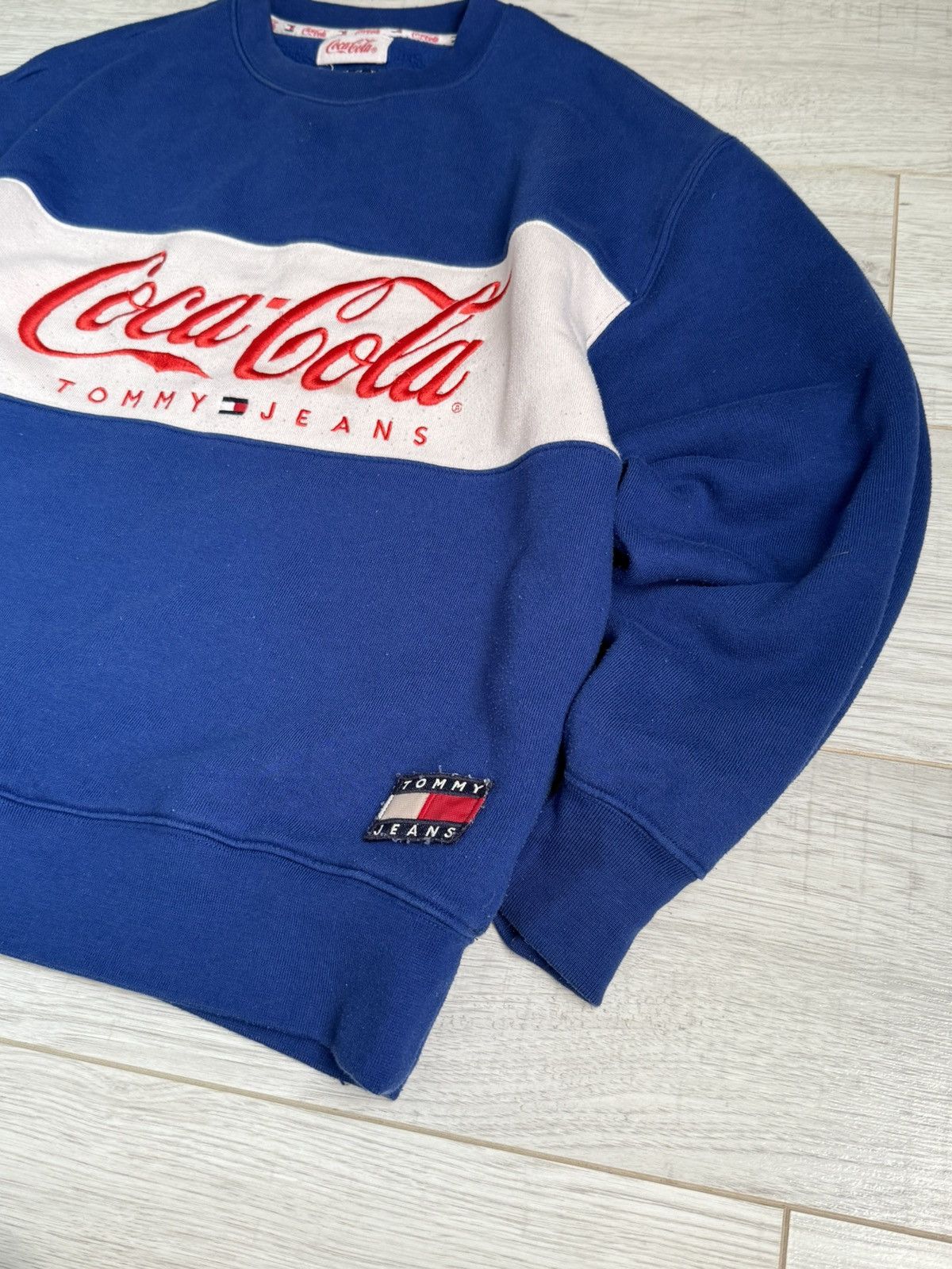 Tommy Hilfiger Vintage Tommy Hilfiger X Coca Cola sweatshirt Size US S / EU 44-46 / 1 - 2 Thumbnail