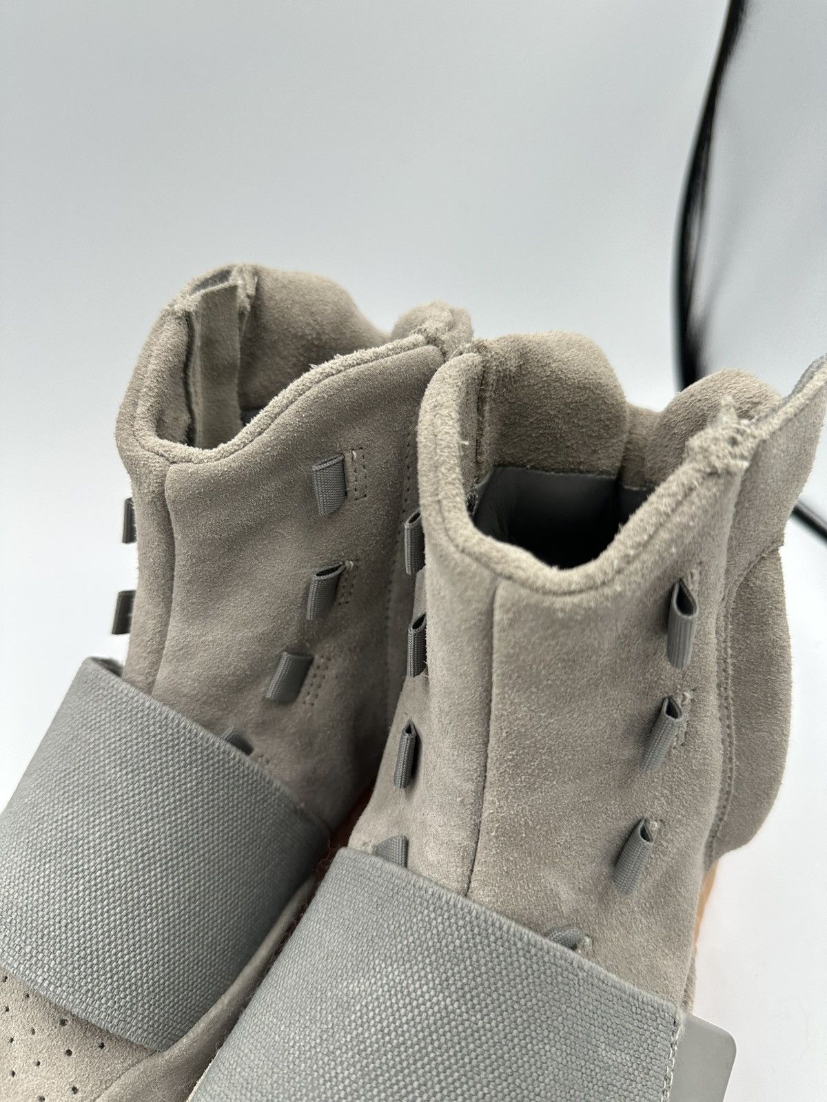 Yeezy Yeezy Boost 750 Glow in the Dark Size US 7 / EU 40 - 9 Thumbnail