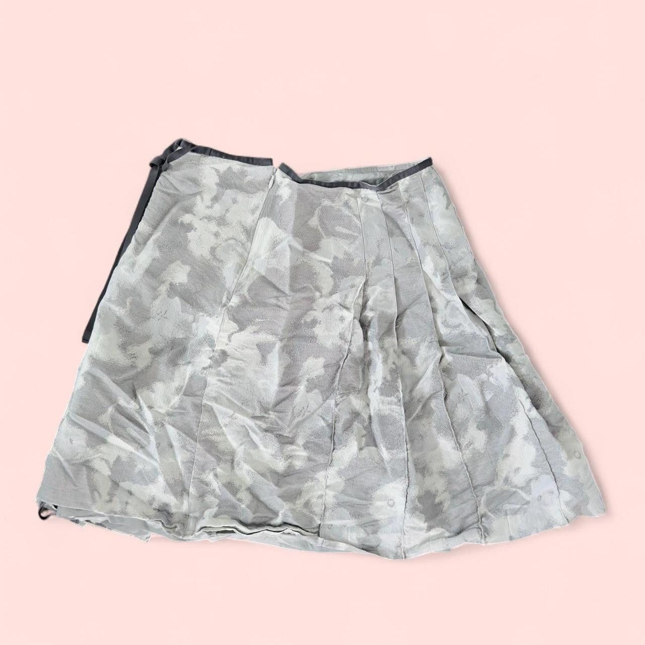 Other Women's grey white Skirts Size US 27 - 2 Thumbnail
