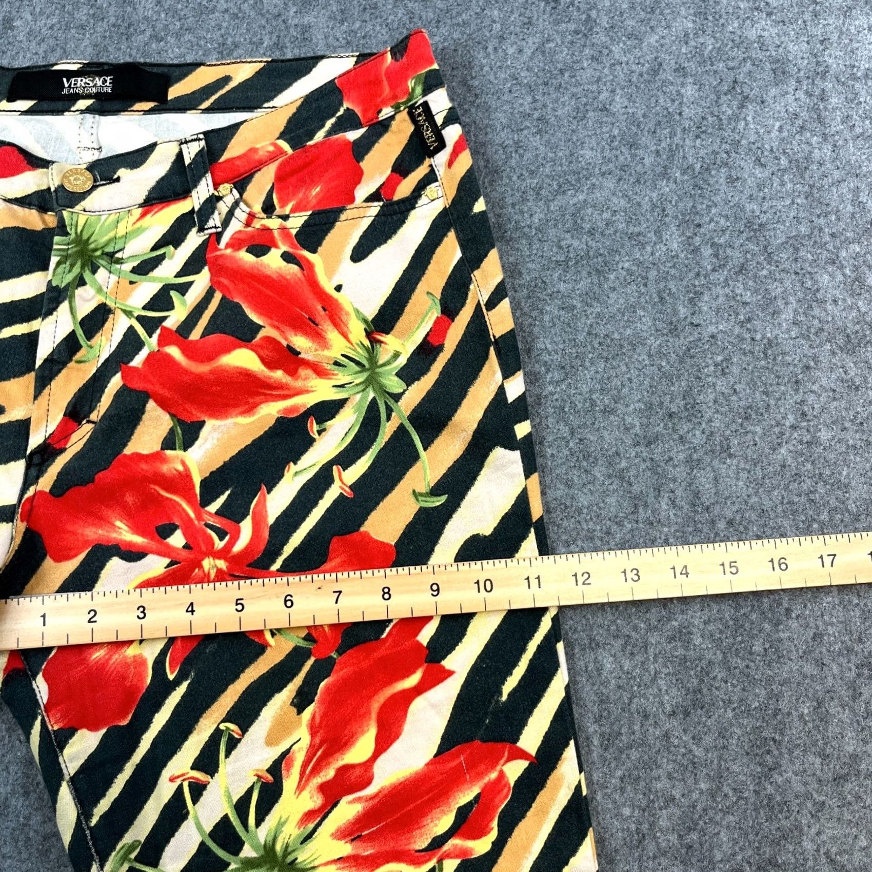 Versace VINTAGE Versace Jeans Straight Womens 34 32 UK 14 Multicoloured Animal Flower Print Italy Jeans Wrist? Size 24" / US 00 / IT 34 - 6 Thumbnail