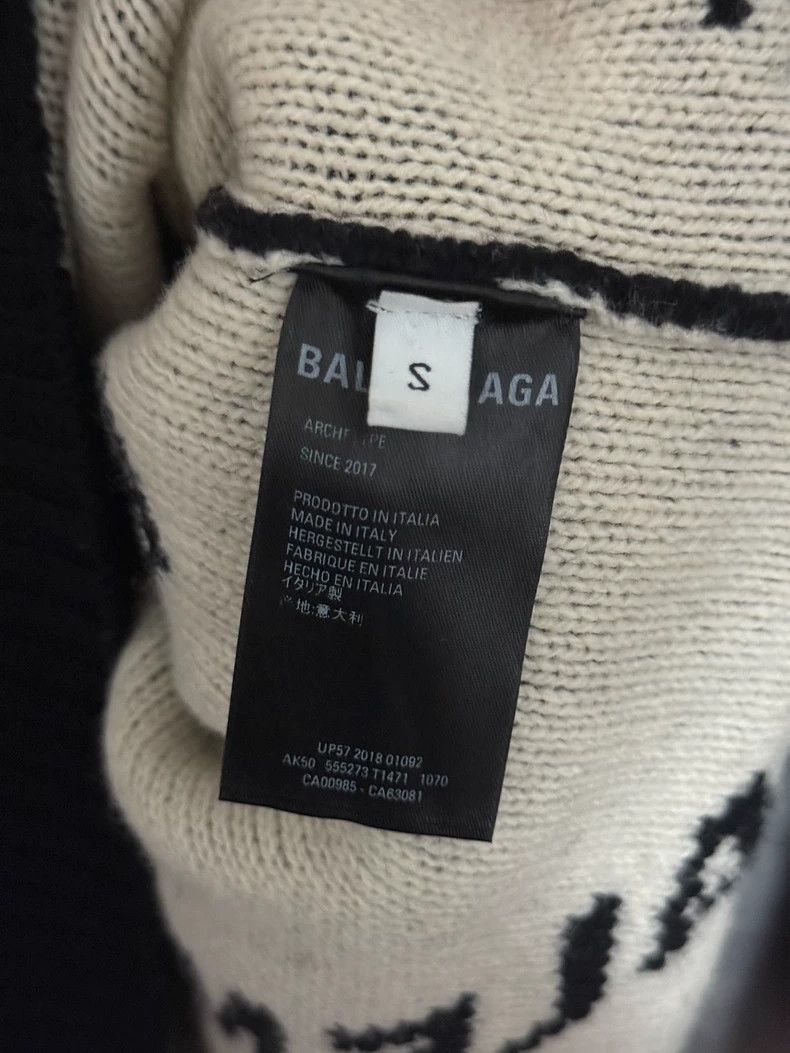 Balenciaga Balenciaga Round Neck Sweater Full of Bullet Screen Size US S / EU 44-46 / 1 - 4 Thumbnail