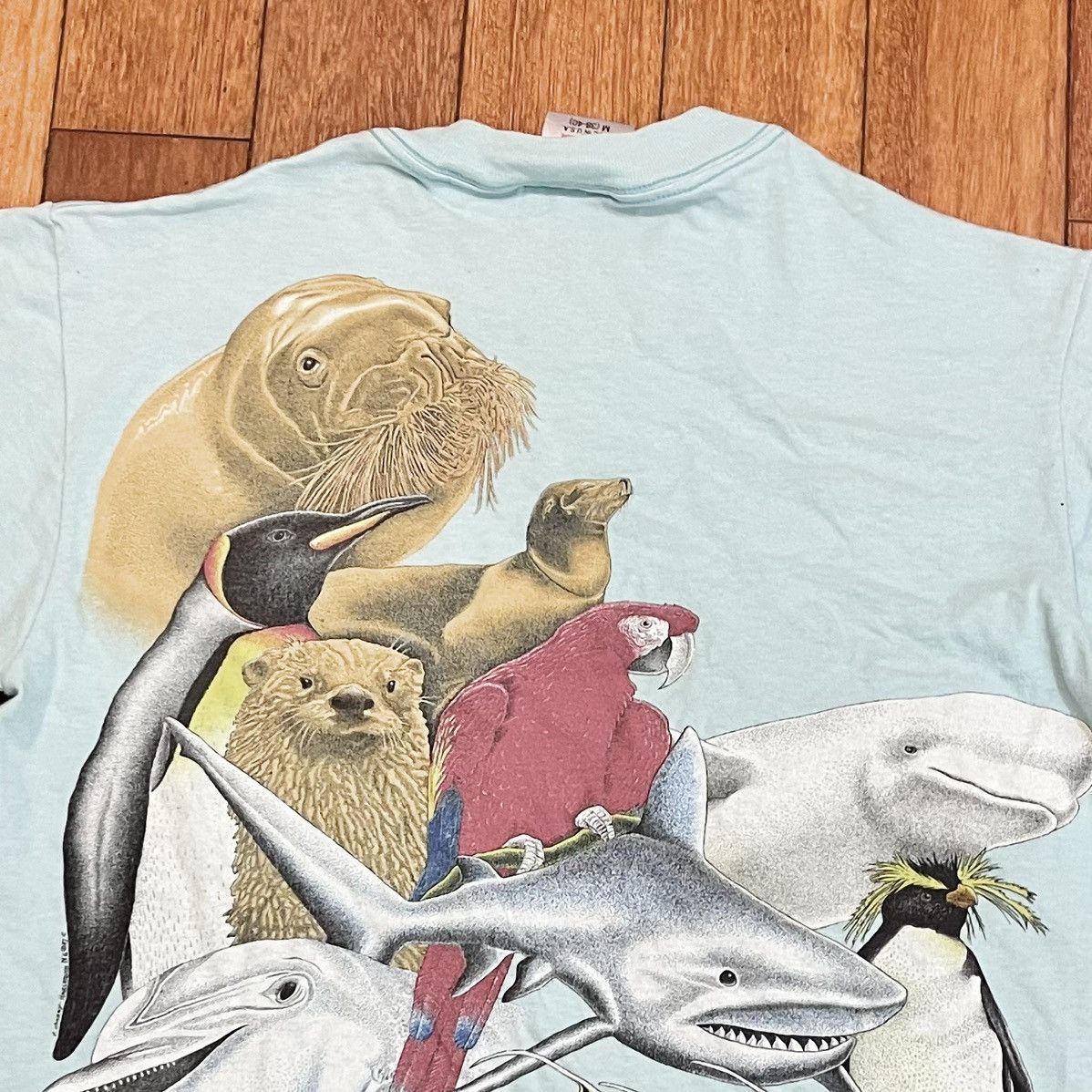 Vintage VINTAGE 1987 SEAWORLD ANIMAL NATURE TEE! Size US M / EU 48-50 / 2 - 6 Thumbnail