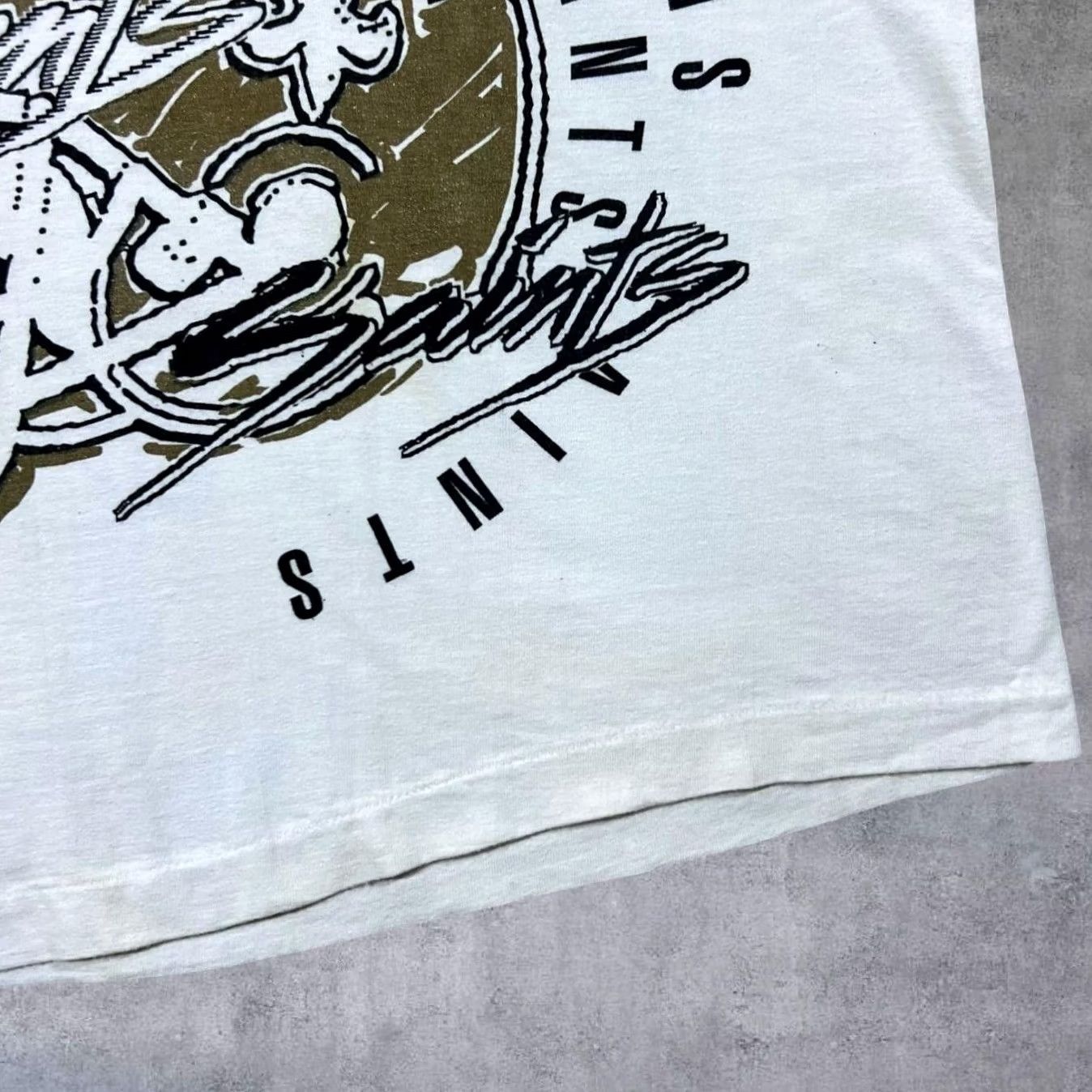 NFL VINTAGE Magic Johnson T's NFL New Orleans Saints All-Over Print Single Stitch T-Shirt XL Mens Size US XL / EU 56 / 4 - 7 Thumbnail