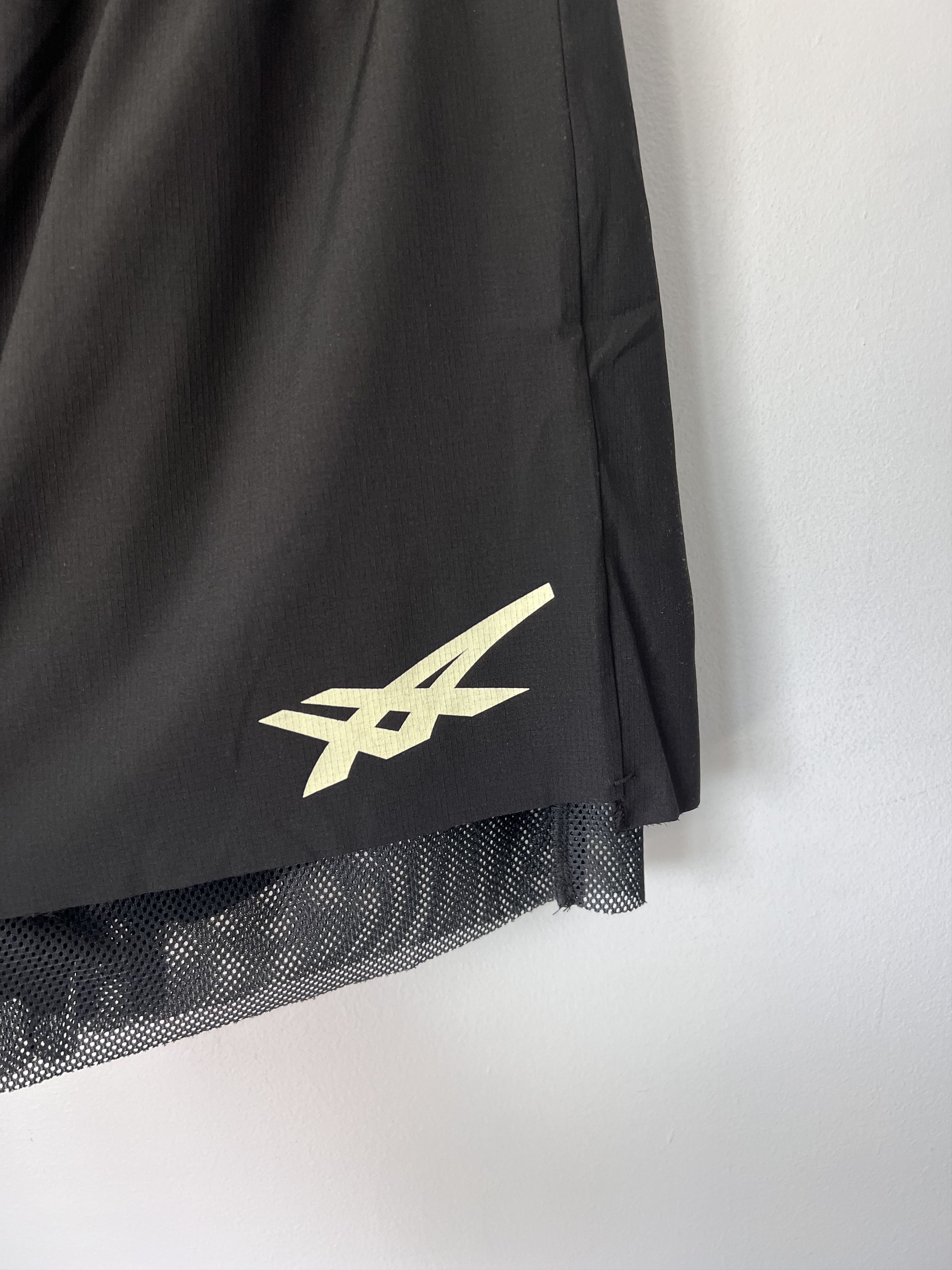 Asics Little Tokyo Table Tennis Asics Chopped Shorts in Black Size US 30 / EU 46 - 6 Thumbnail