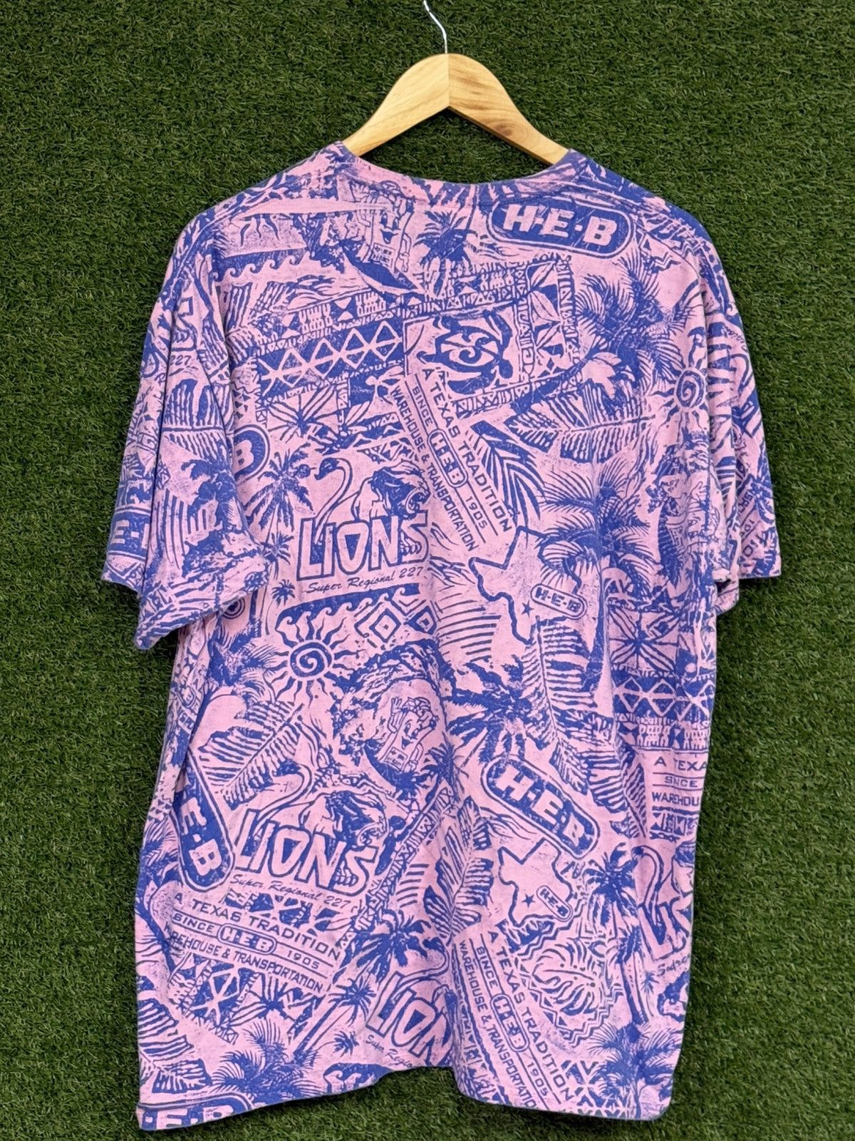 Vintage Vintage HEB Texas Grocery Pink All Over Print Logo Tee 2XL Size US XXL / EU 58 / 5 - 6 Thumbnail