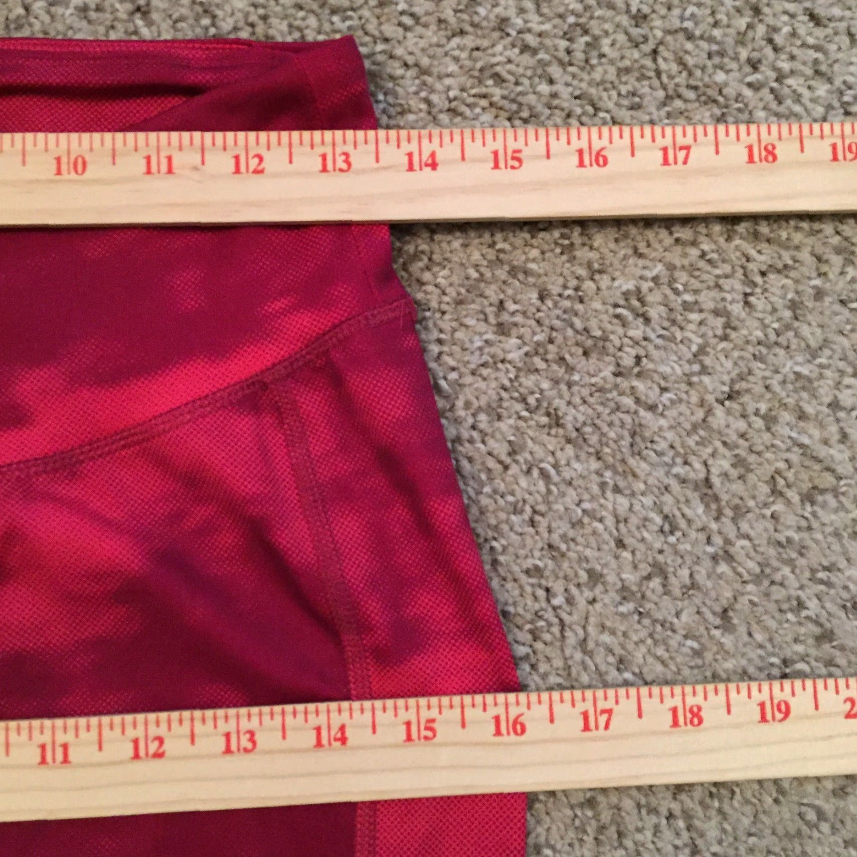 Old Navy Old Navy Leggings Shirt Women's Medium Red Knee Length Geometric Jegging Activewear M Red Polyester Blend 20 in Inseam Size 32" / US 10 / IT 46 - 3 Thumbnail