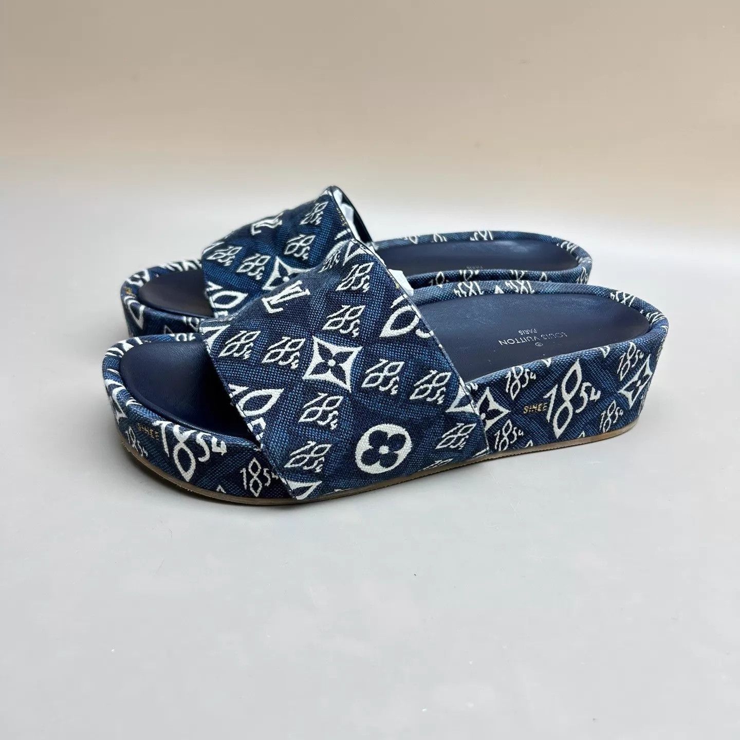 Louis Vuitton LV White & Blue Monogram Thick Sole Slides 36 95new Size US 5.5 / IT 35.5 - 1 Thumbnail