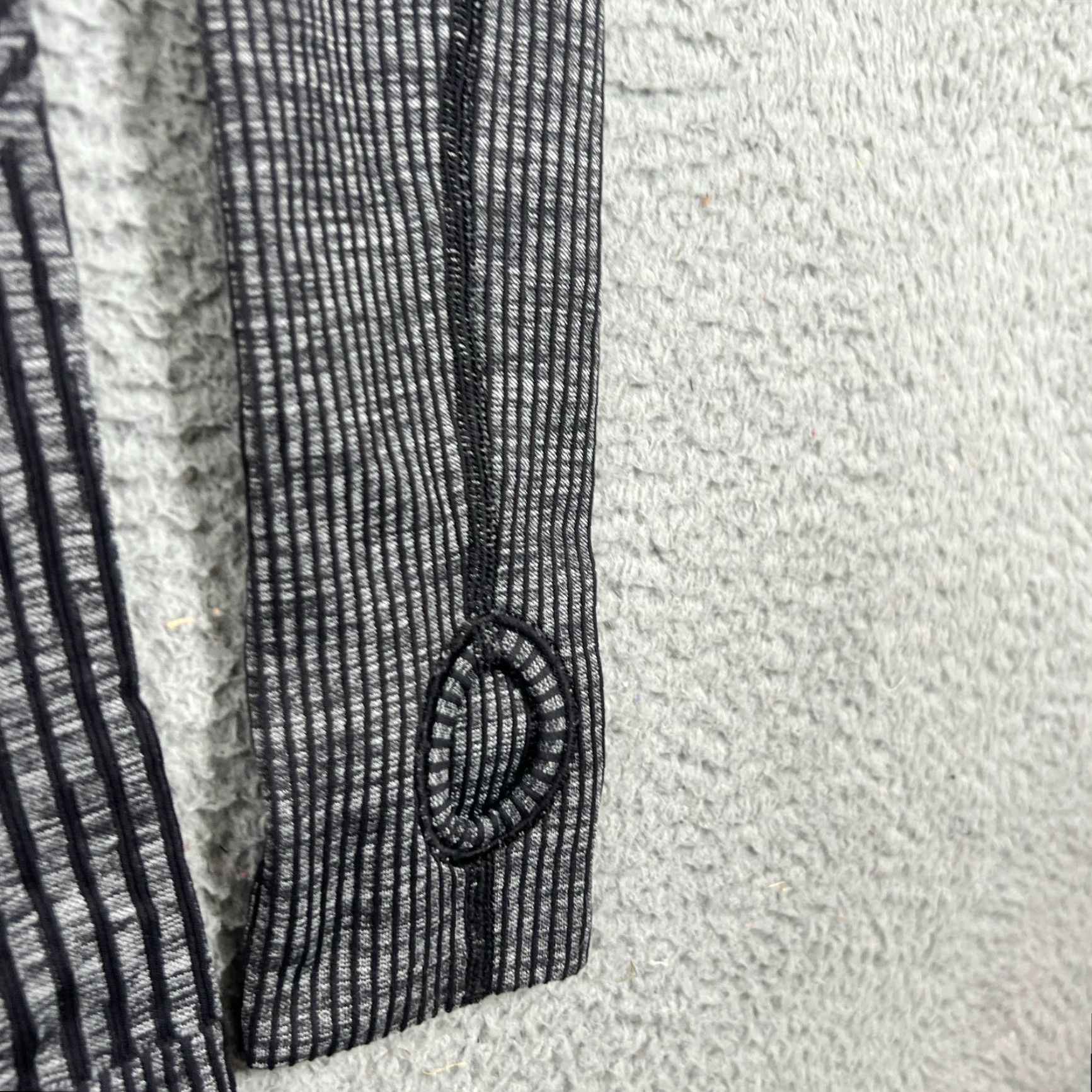 Lululemon Lululemon Womens Top Rest Less Black Pullover Crew Neck Athletic 6 - Activewear Shirt Style Size M / US 6-8 / IT 42-44 - 7 Thumbnail