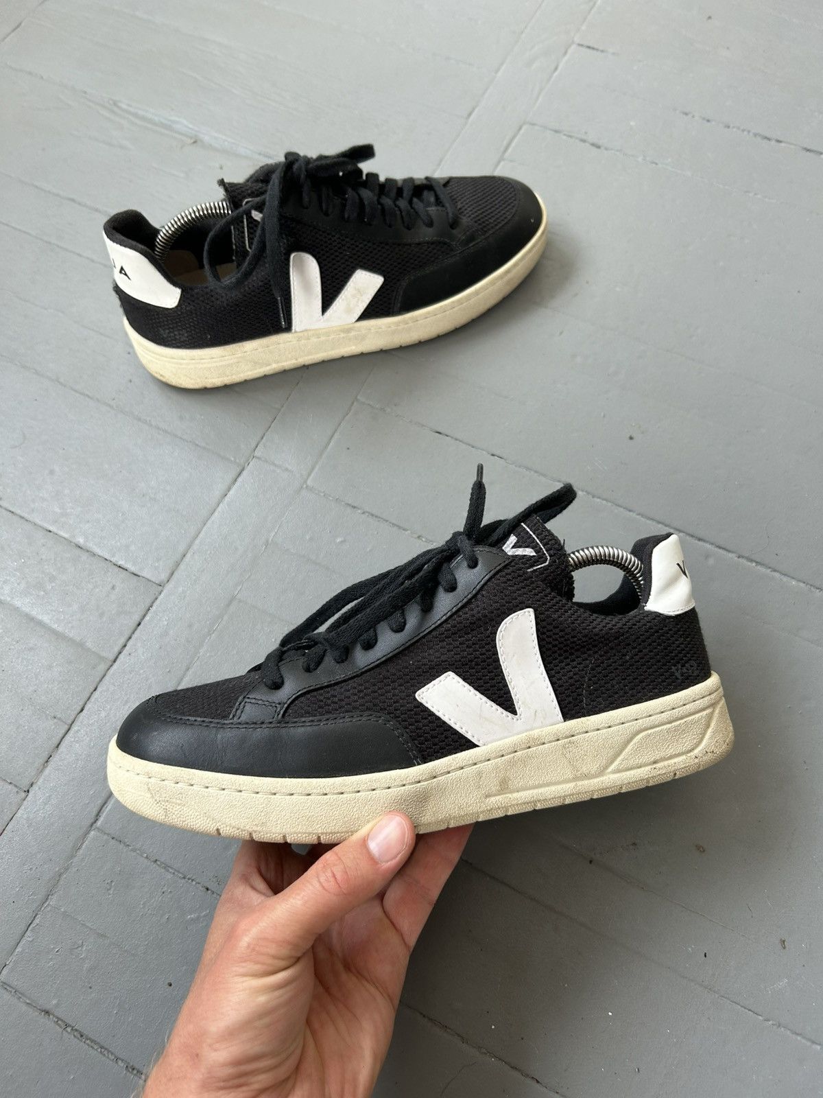 Veja Veja leather men’s low top sneakers Size US 8 / EU 41 - 1 Thumbnail