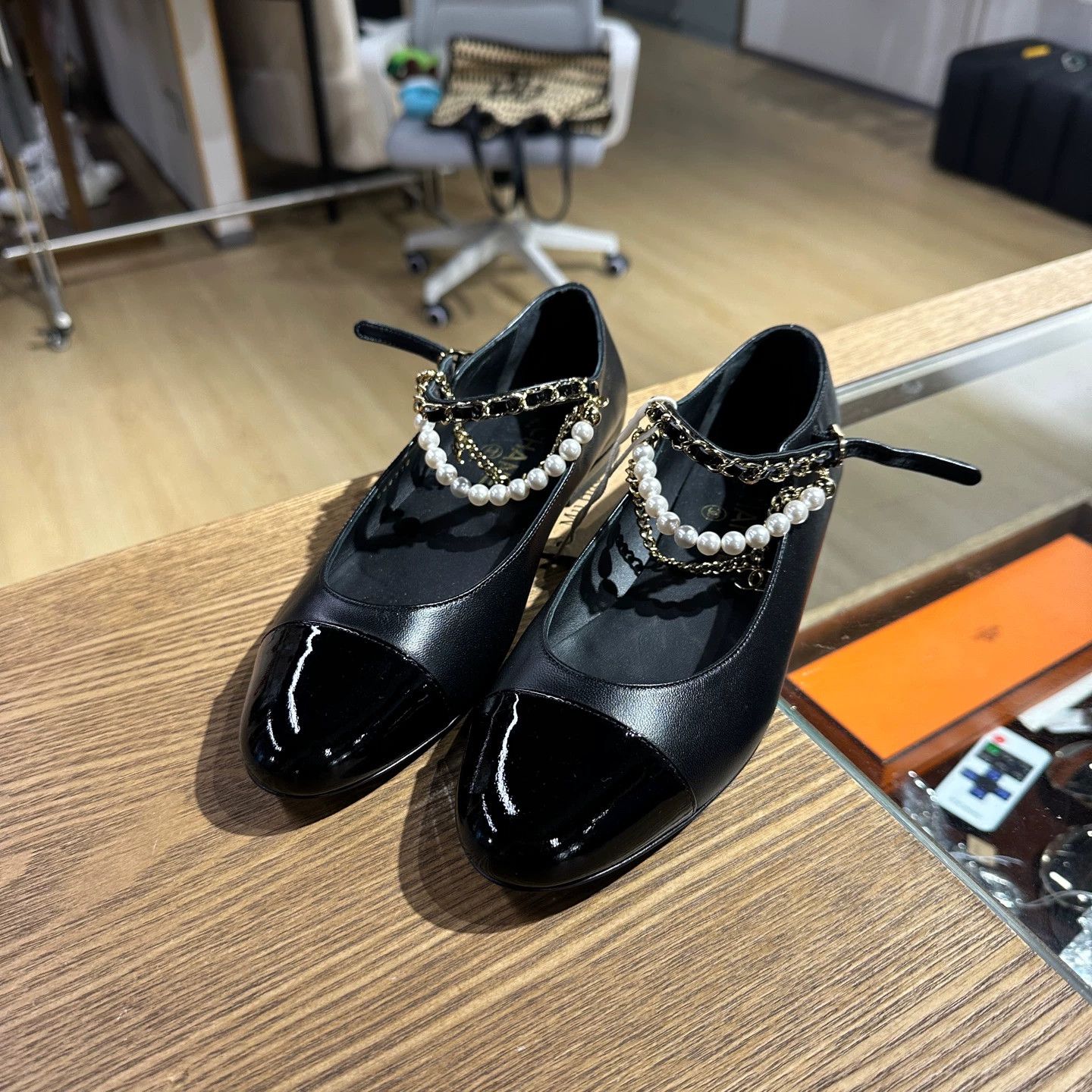 Chanel Chanel Pearl Chain Mary Jane Block Pumps Size 37 Size US 6 / IT 36 - 1 Thumbnail