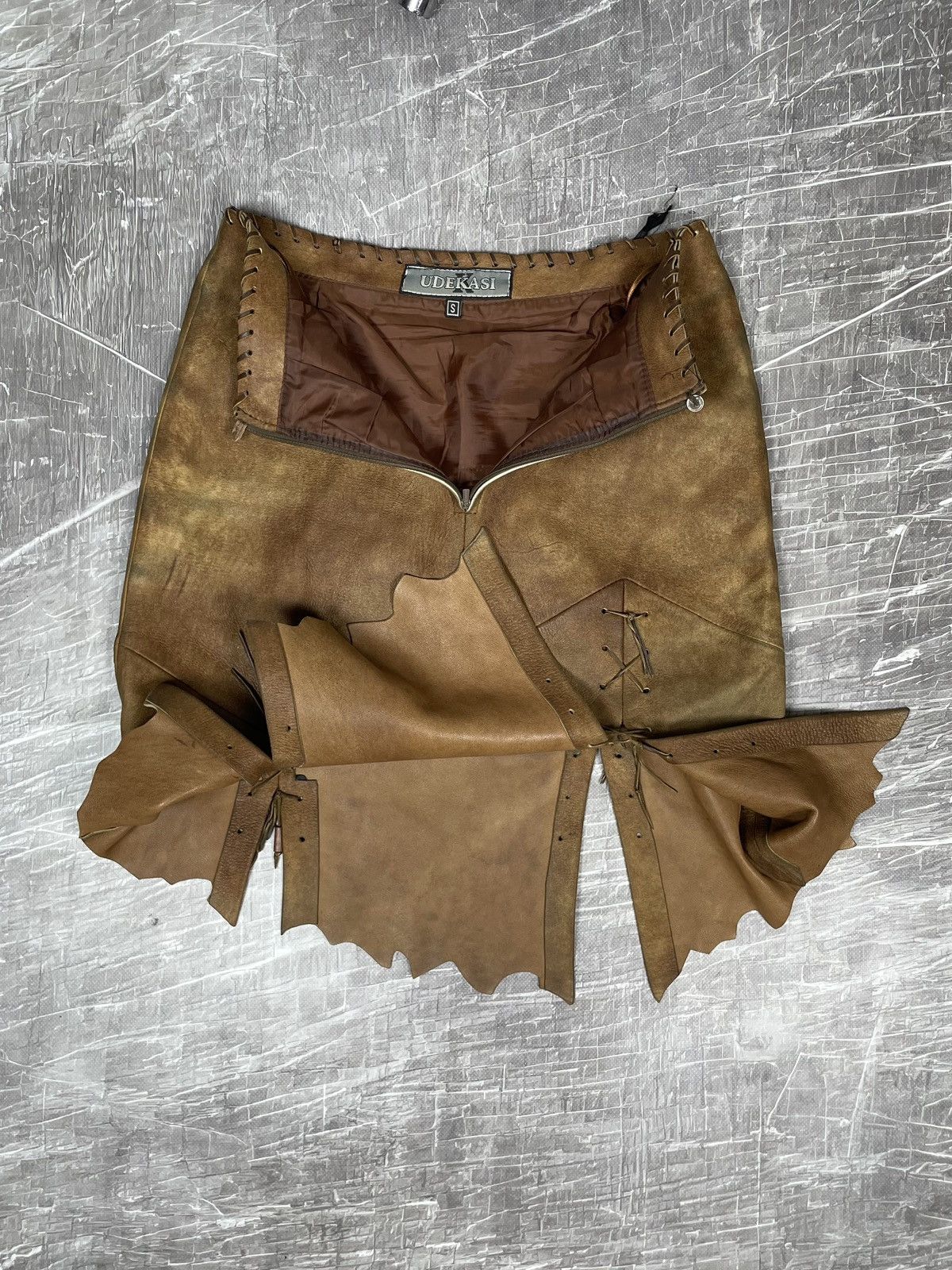 If Six Was Nine × Le Grande Bleu (L.G.B.) Primitive Post-Apocalyptic Fashion Vintage Leather Skirt Size 26" / US 2 / IT 38 - 13 Thumbnail