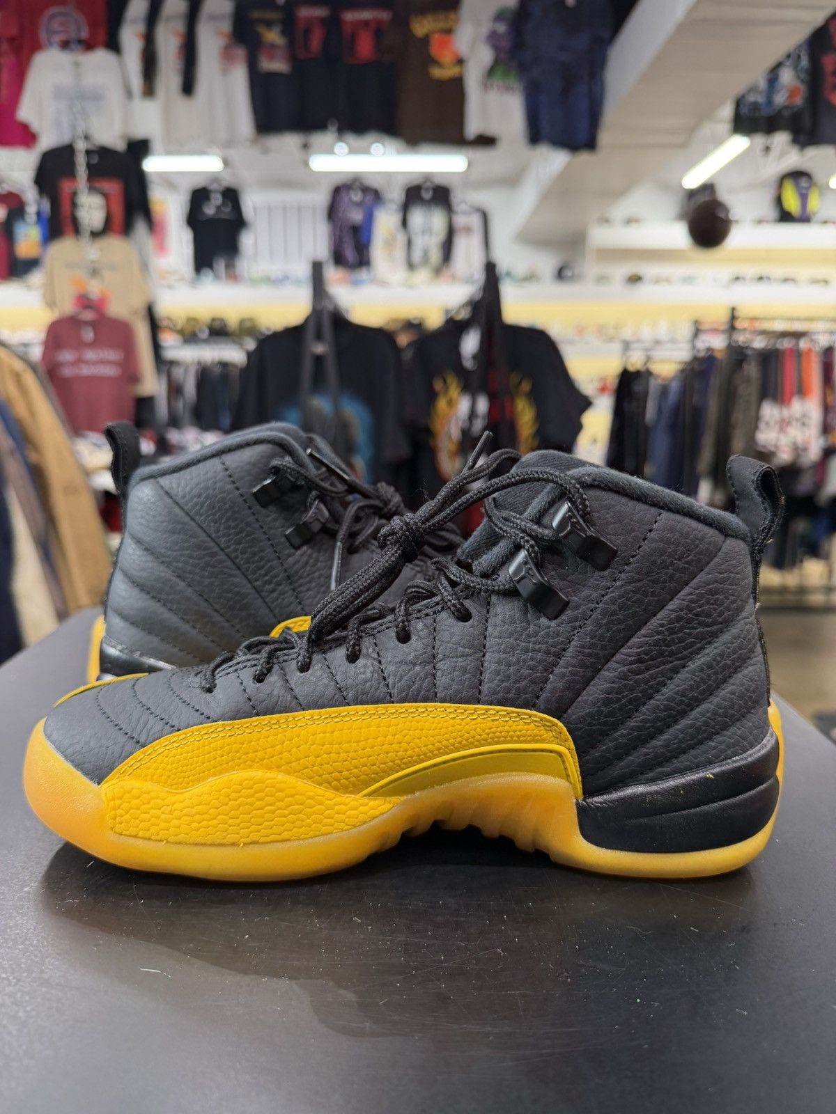 Jordan Brand Air Jordan 12 Black University Gold Size 4Y (2020) Size US 5 / EU 37 - 4 Thumbnail