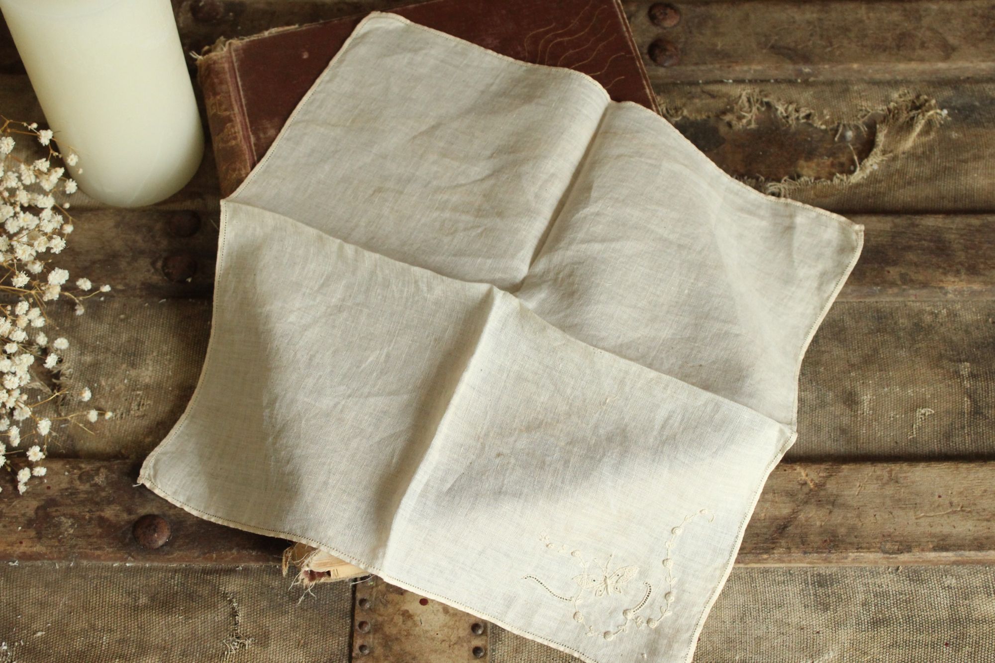 Vintage Vintage 1930s Handkerchief, Hand Plant Dyed Vintage Hankie Size ONE SIZE - 1 Thumbnail
