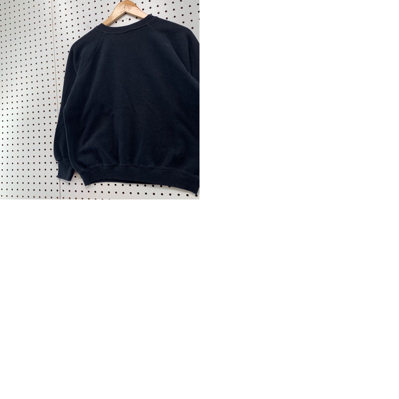 Vintage VINTAGE 70s Depauw Crewneck Sweatshirt Mens M Fits Small Black PIll USA 21x21 Size US S / EU 44-46 / 1 - 9 Thumbnail