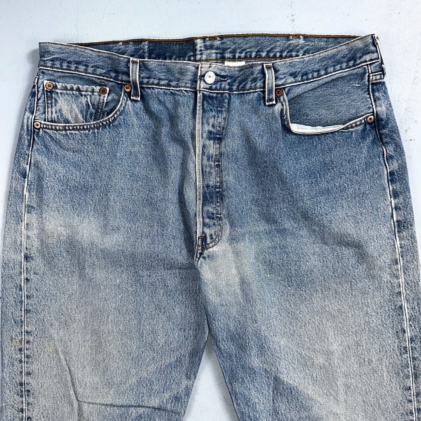 Levi's VINTAGE Levi's 501 Jeans Men 40x32 Light Wash Blue Straight 90s 80s 90s Size US 40 / EU 56 - 2 Thumbnail