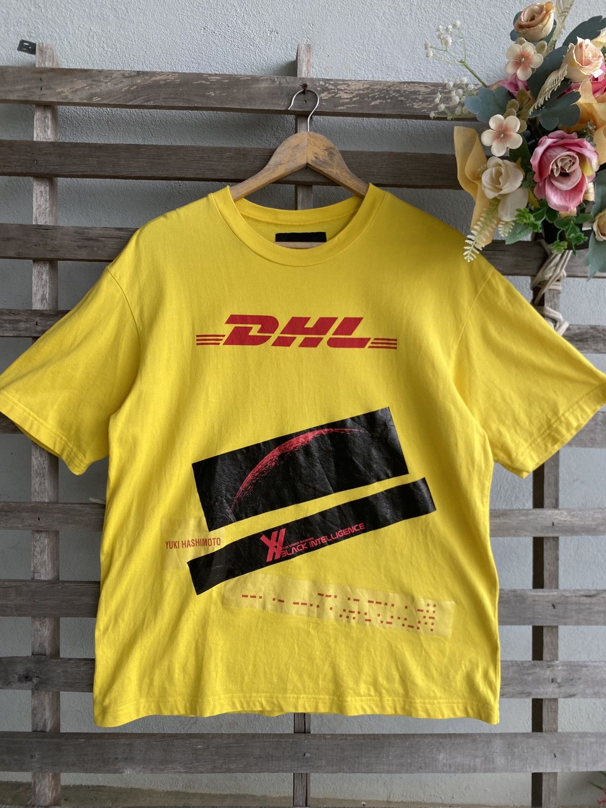 Japanese Brand DHL Tshirt Collaborates with Japanese Brand YUKI HASHIMOTO Size US L / EU 52-54 / 3 - 1 Thumbnail