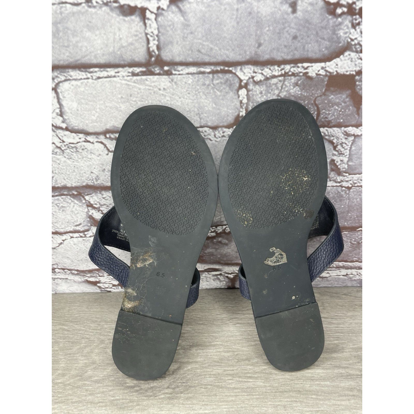 Tory Burch Tory Burch Jole Navy Blue Thong Tumbled Leather Sandals Wome Size US 6.5 / IT 36.5 - 8 Thumbnail