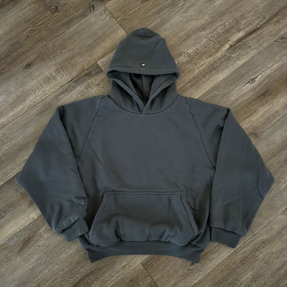イージーギャップ　Shrunken Dove Hoodie dark Gray Yeezy Gap Engineered by Balenciaga Dove Hoodie Dark Grey