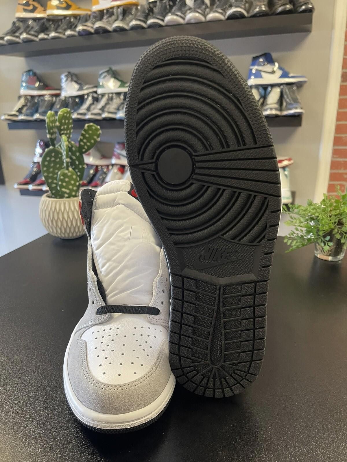 Jordan Brand Size 10 - Jordan 1 Retro High OG Smoke Gray 2020 Brand New Size US 10 / EU 43 - 7 Thumbnail