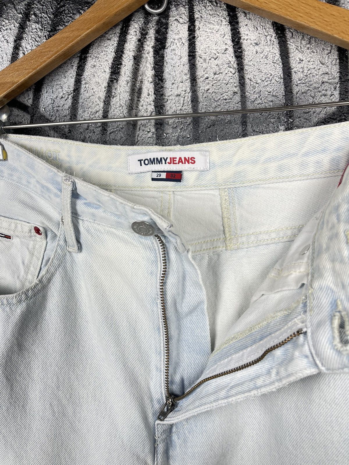 Tommy Jeans Tommy Jeans Mom Fit Light Blue Denim Jeans WMNS Size 29 Size 29" - 7 Thumbnail
