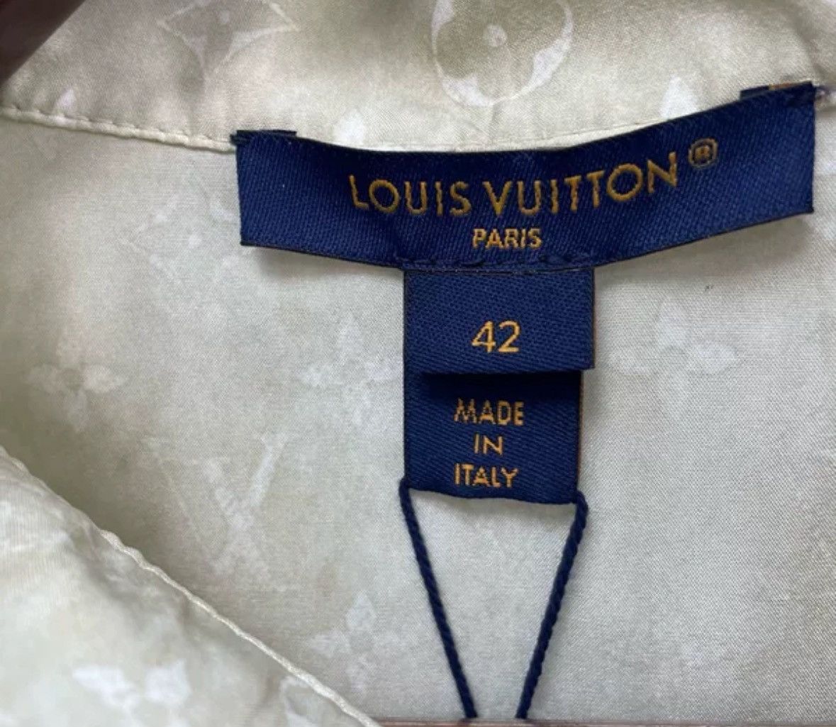 Louis Vuitton Louis Vuitton Beige full printed logo silk shir Size US S / EU 44-46 / 1 - 7 Thumbnail