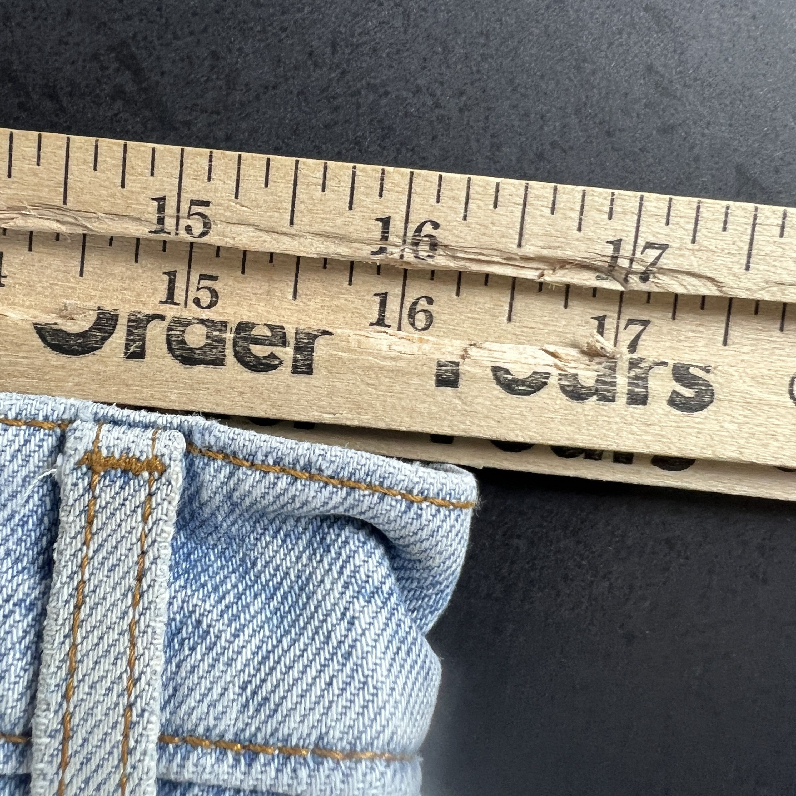 Levi's VTG Levi's Jeans 550 Relaxed Blue Thrashed Denim Orange Tab Size US 33 - 23 Thumbnail
