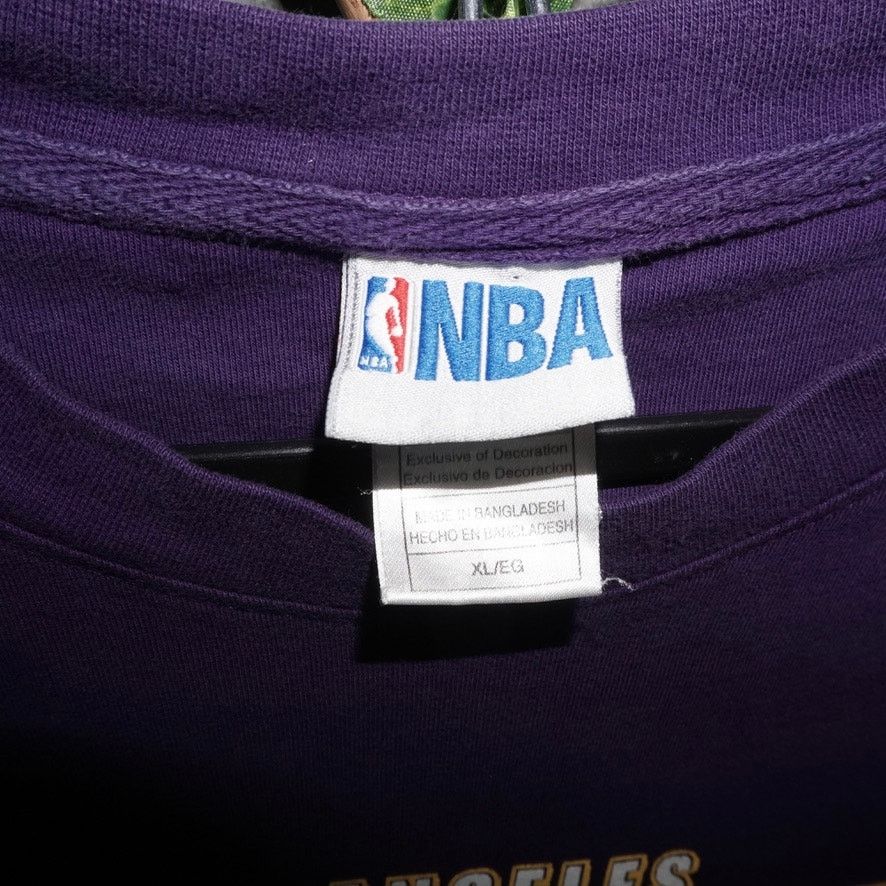 NBA XL - Vintage Y2K Los Angeles Lakers NBA 2000s purple t-shirt Size US XL / EU 56 / 4 - 3 Thumbnail