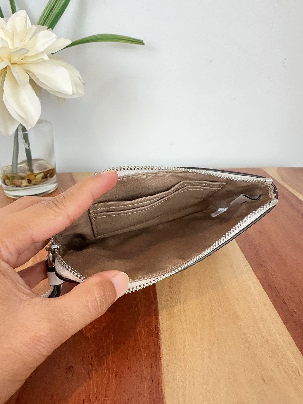Coach NWT Coach Leather Corner Zip Wristlet With Floral Print Size ONE SIZE - 5 Thumbnail