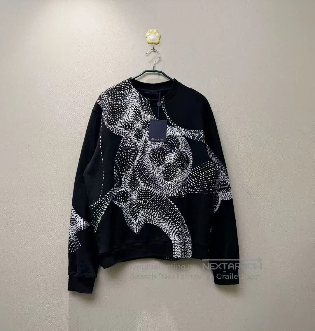 Louis Vuitton louis vuitton black floral logo sweatshirt. Size US XL / EU 56 / 4 - 1 Thumbnail