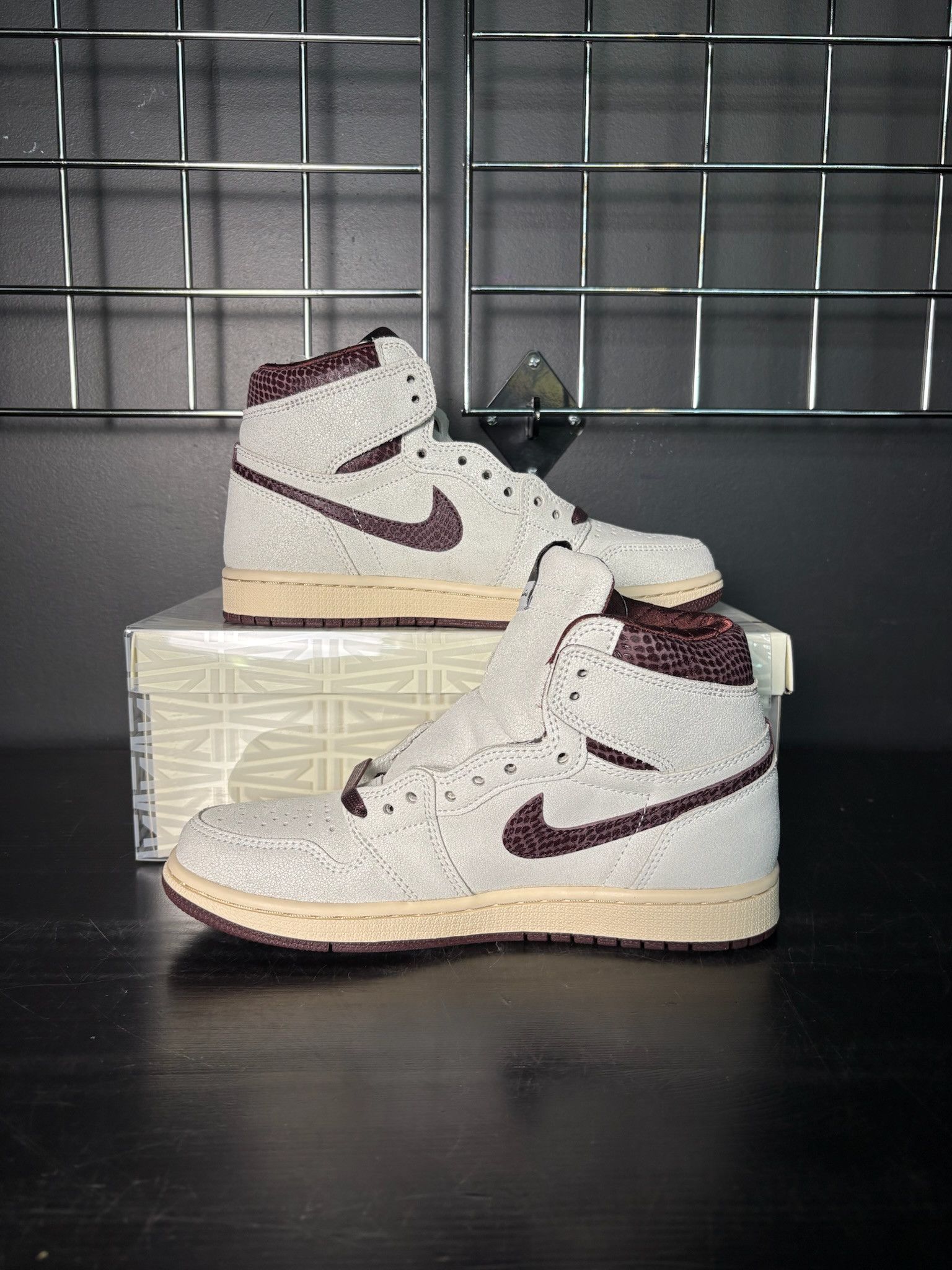 Jordan Brand Air Jordan 1 Retro x A Ma Maniére - Size 7 Size US 7 / EU 40 - 2 Thumbnail