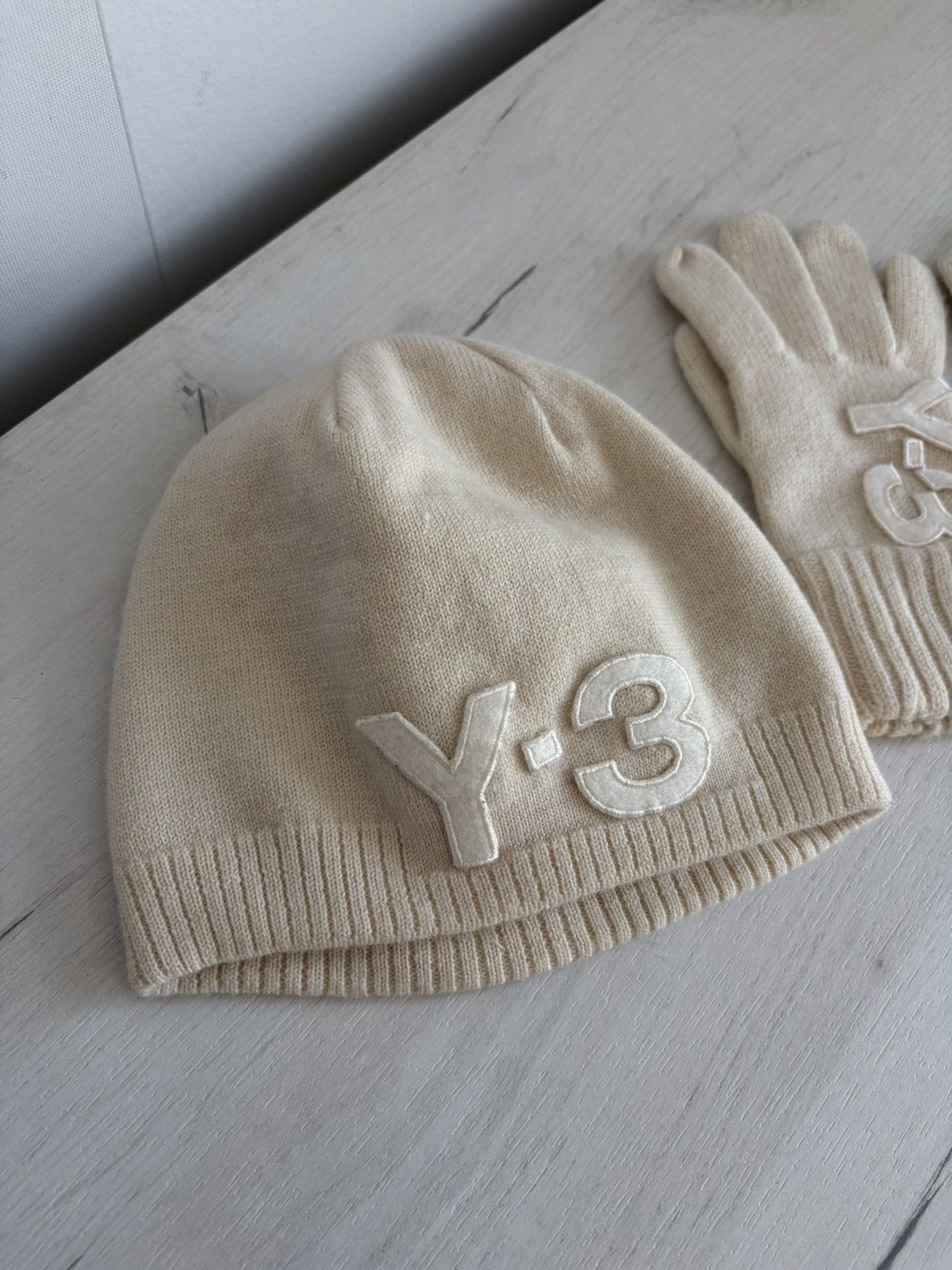 Yohji Yamamoto Y-3 Yohji Yamamoto Knit Beanie Hat & Gloves Set Cream Size S Size ONE SIZE - 3 Thumbnail