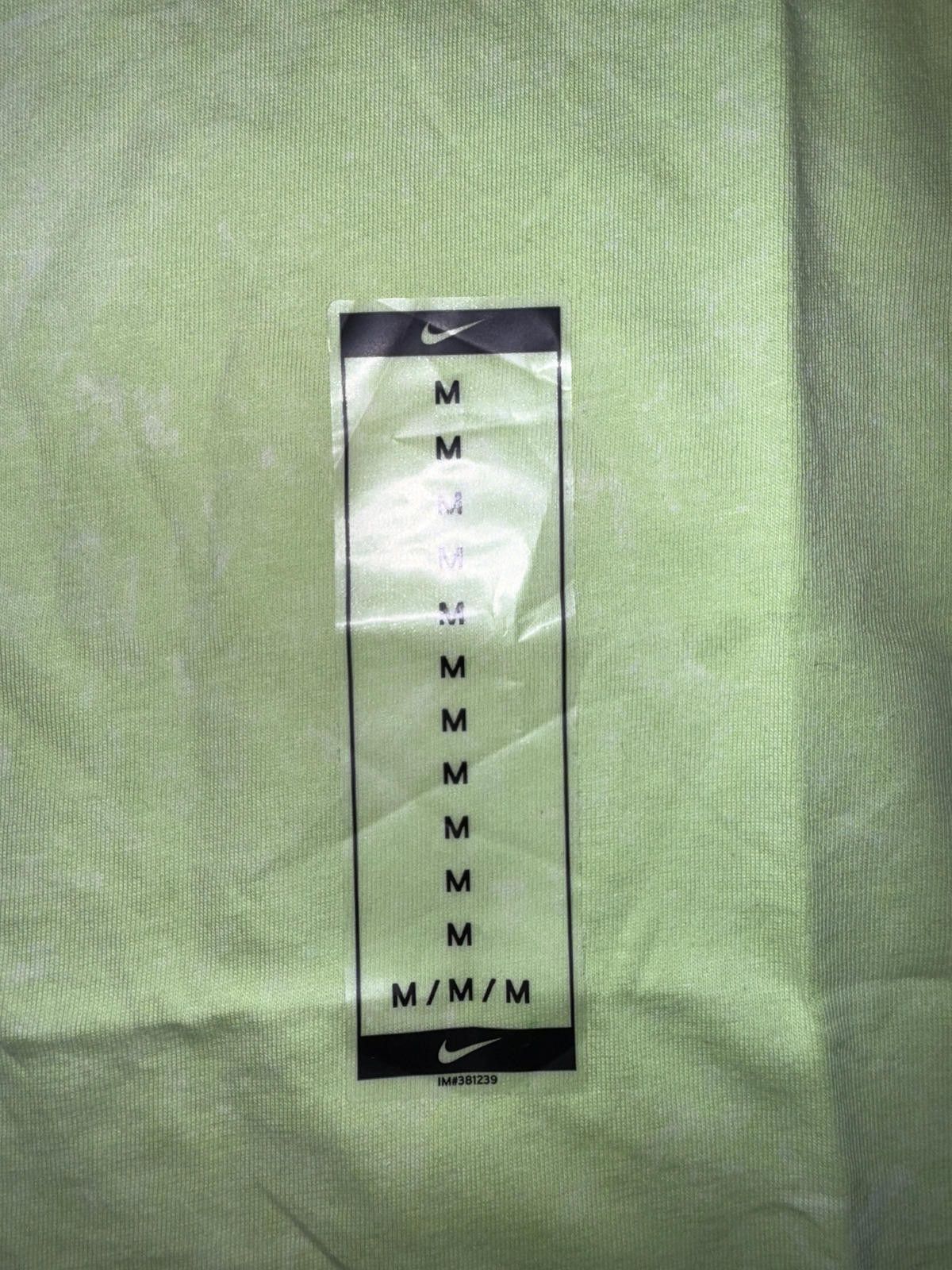 Nike Nike Women’s Neon Green Worn-In Stand Out Cropped Top Sample Size M / US 6-8 / IT 42-44 - 4 Thumbnail