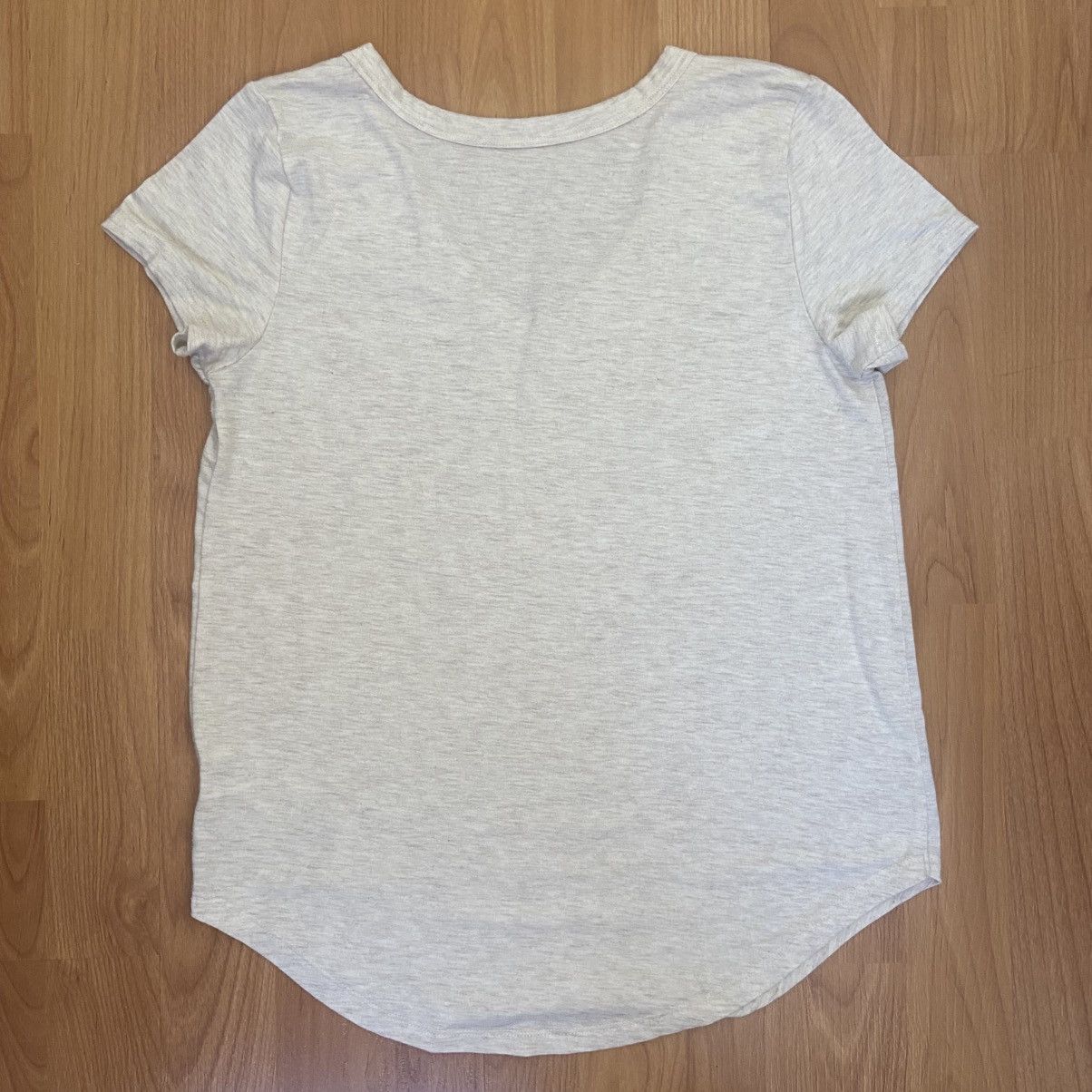 Vintage SO Cream V Neck T-Shirt Women’s Small Size S / US 4 / IT 40 - 2 Thumbnail
