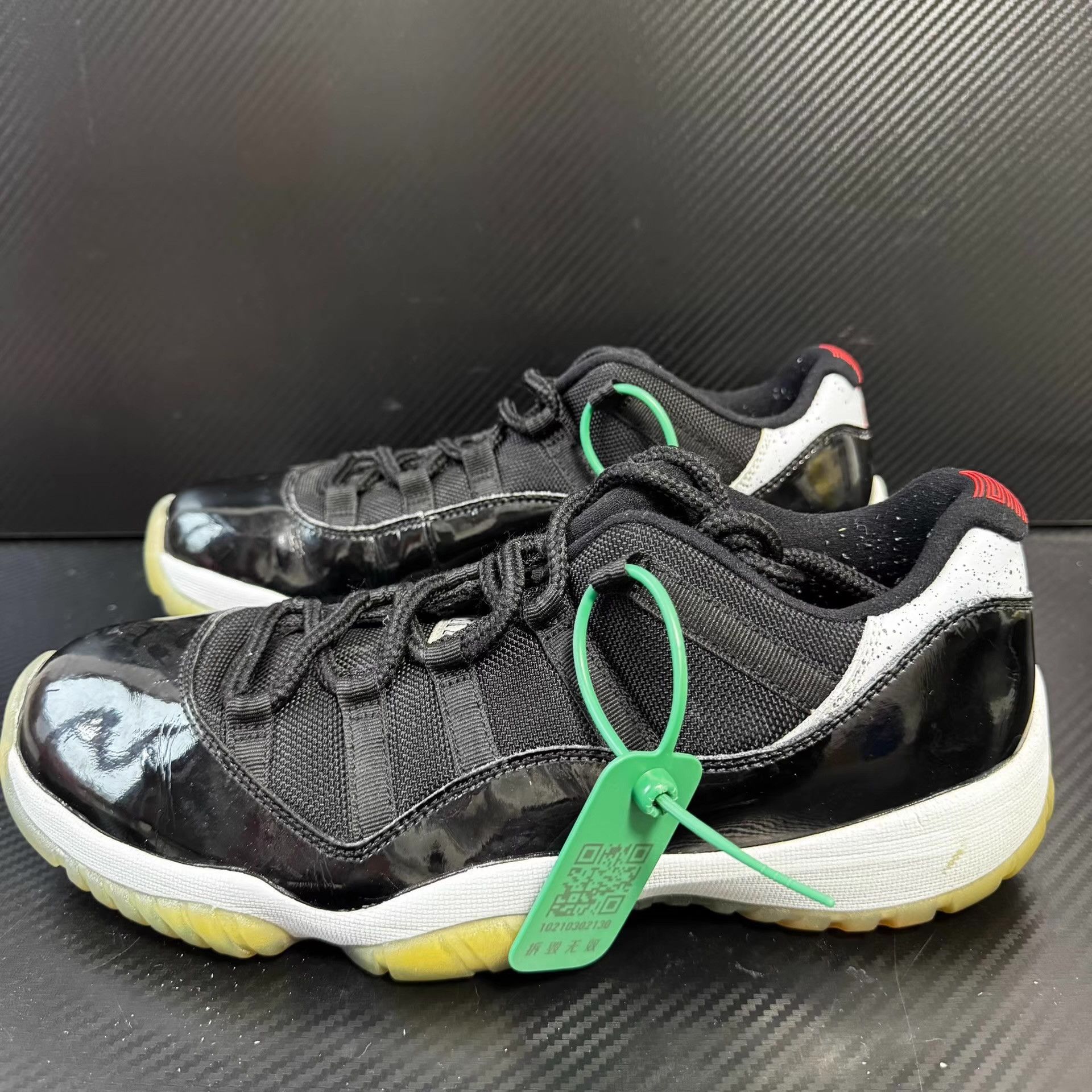 Nike Air Jordan 11 Low Infrared Q11 Size US 9.5 / EU 42-43 - 1 Thumbnail