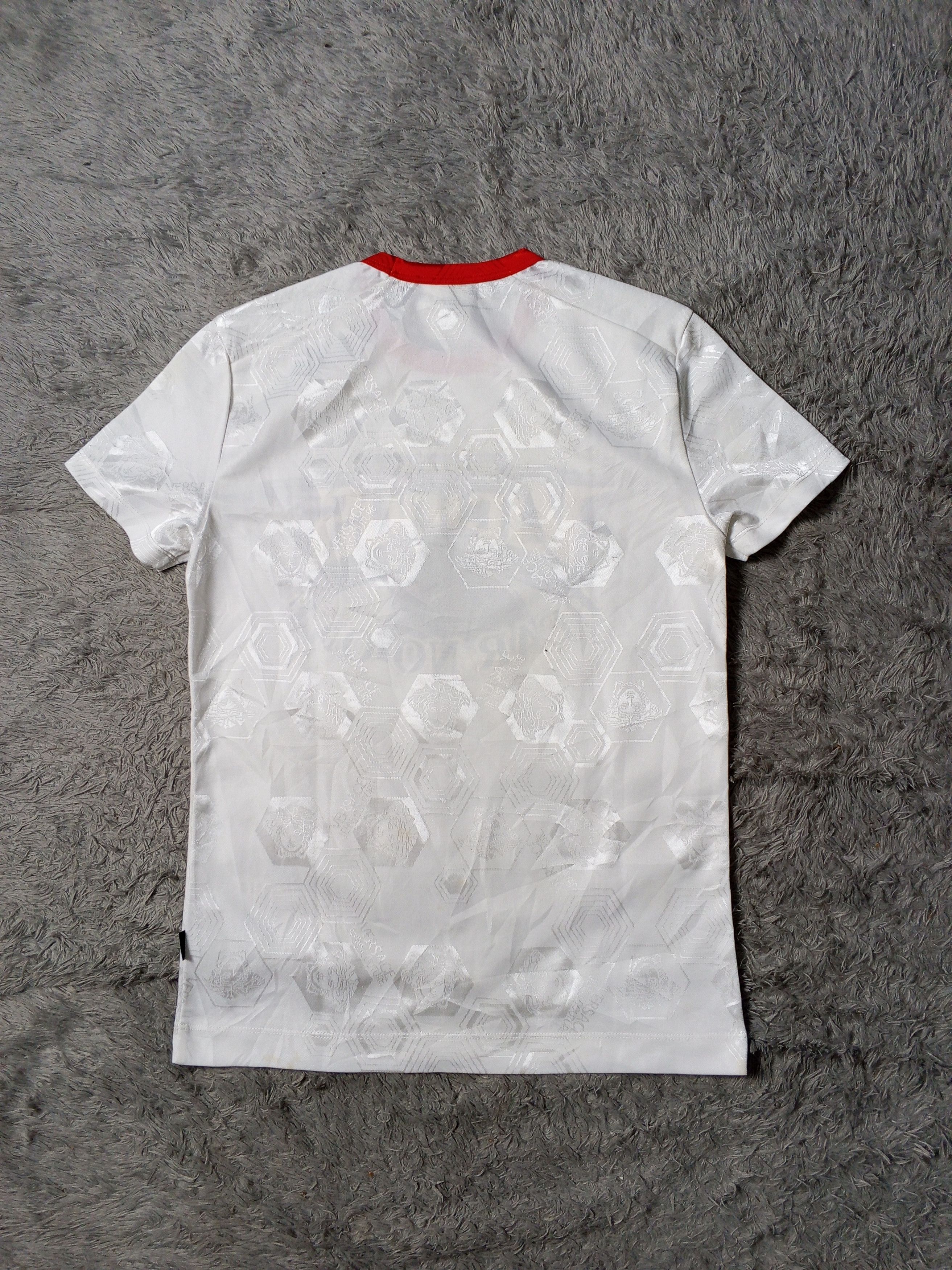 Versace Vintage Gianni Versace Silk Big Logo Tee Size US S / EU 44-46 / 1 - 9 Thumbnail