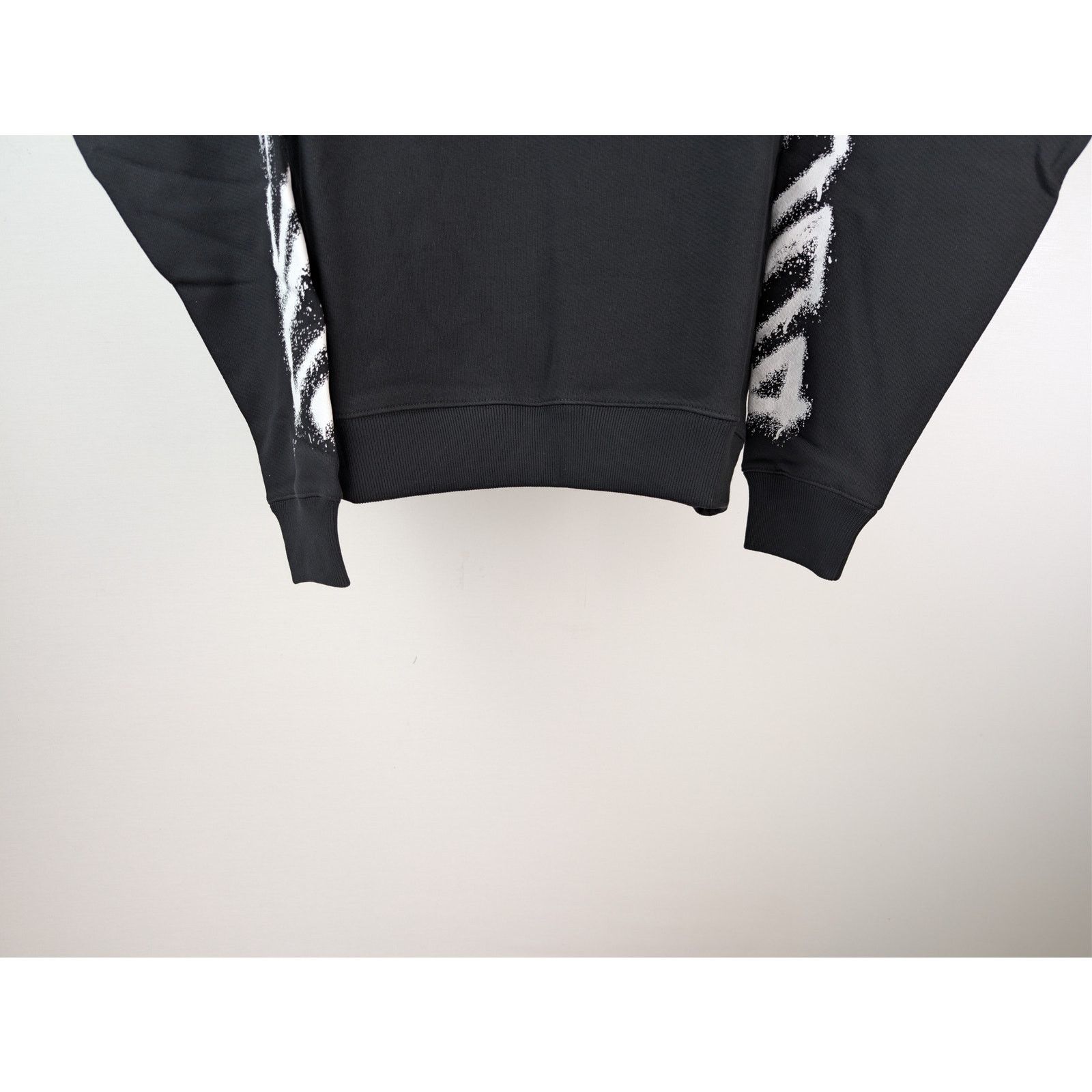 Off-White o1rshd1 Spray Can Arrow Skate Crewneck Sweater in Black Size US M / EU 48-50 / 2 - 5 Thumbnail