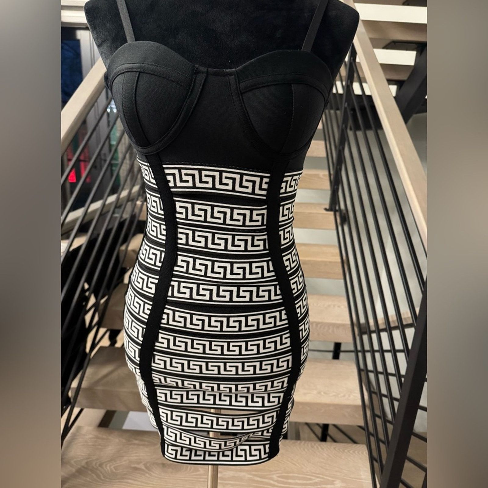 Other Elegant Black and White Geometric Bodycon Glam Dress size S Size S / US 4 / IT 40 - 7 Thumbnail