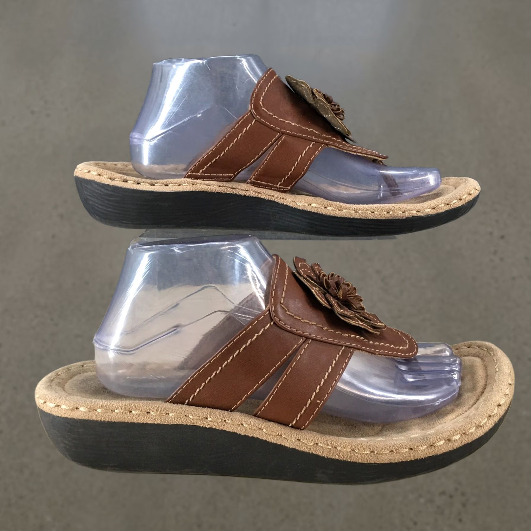 Vintage Cliffs White Mountain Sandals Womens 11M Carnation Thong Brown Faux Leather Casual Footwear Women Shoes Brown Faux Leather Slipper Sandal Size US 11 / IT 41 - 1 Thumbnail