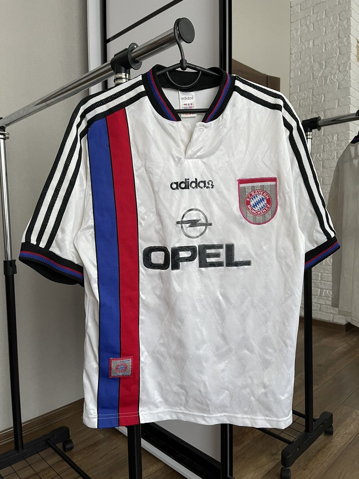 Adidas 1995/1996 Adidas Bayern Munich Vintage Soccer Jersey T-Shirt Size US S / EU 44-46 / 1 - 1 Thumbnail