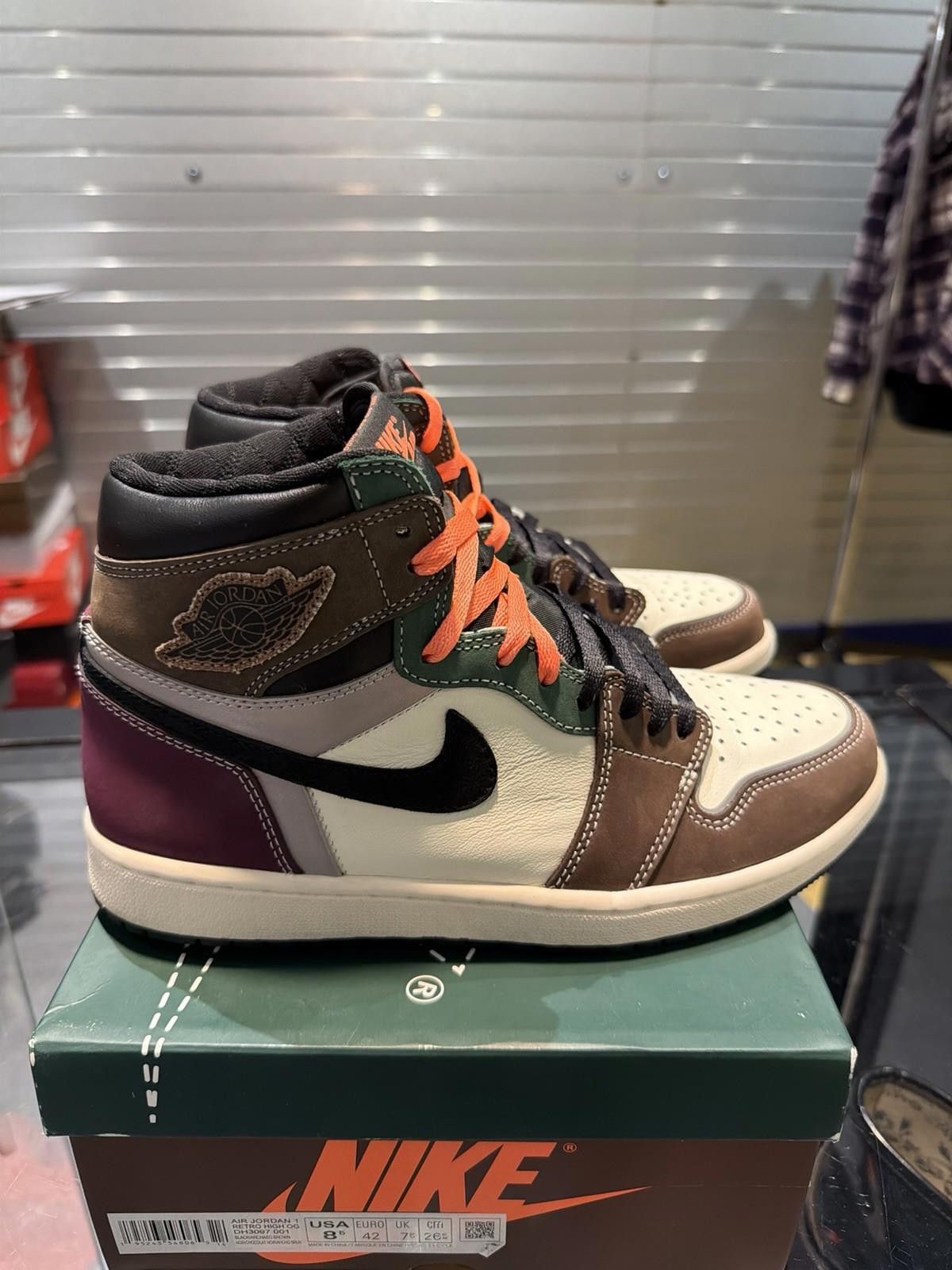 Jordan Brand Nike Air Jordan 1 Retro High OG Hand Crafted Shoes (8.5) Size US 8.5 / EU 41-42 - 3 Thumbnail