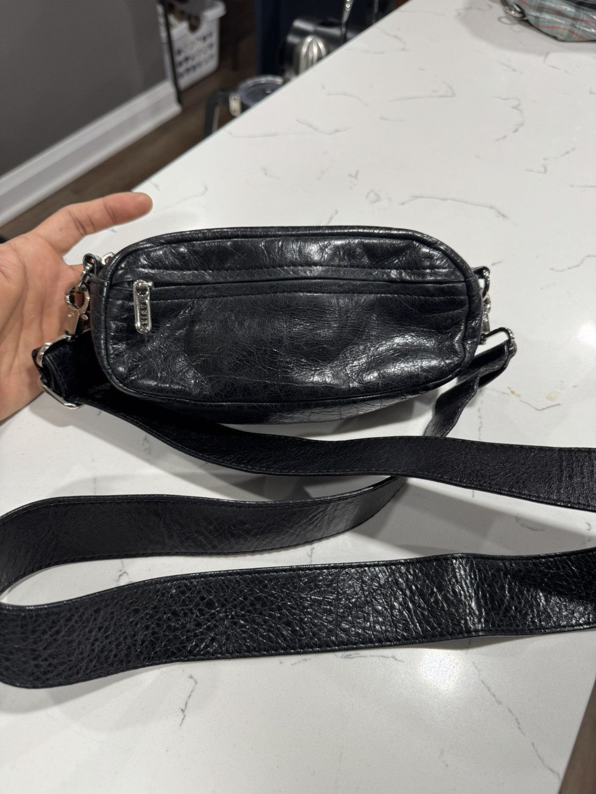 Danier Vintage Danier Leather Crossbody Bag Y2K Shoulder Pouch Size ONE SIZE - 4 Thumbnail