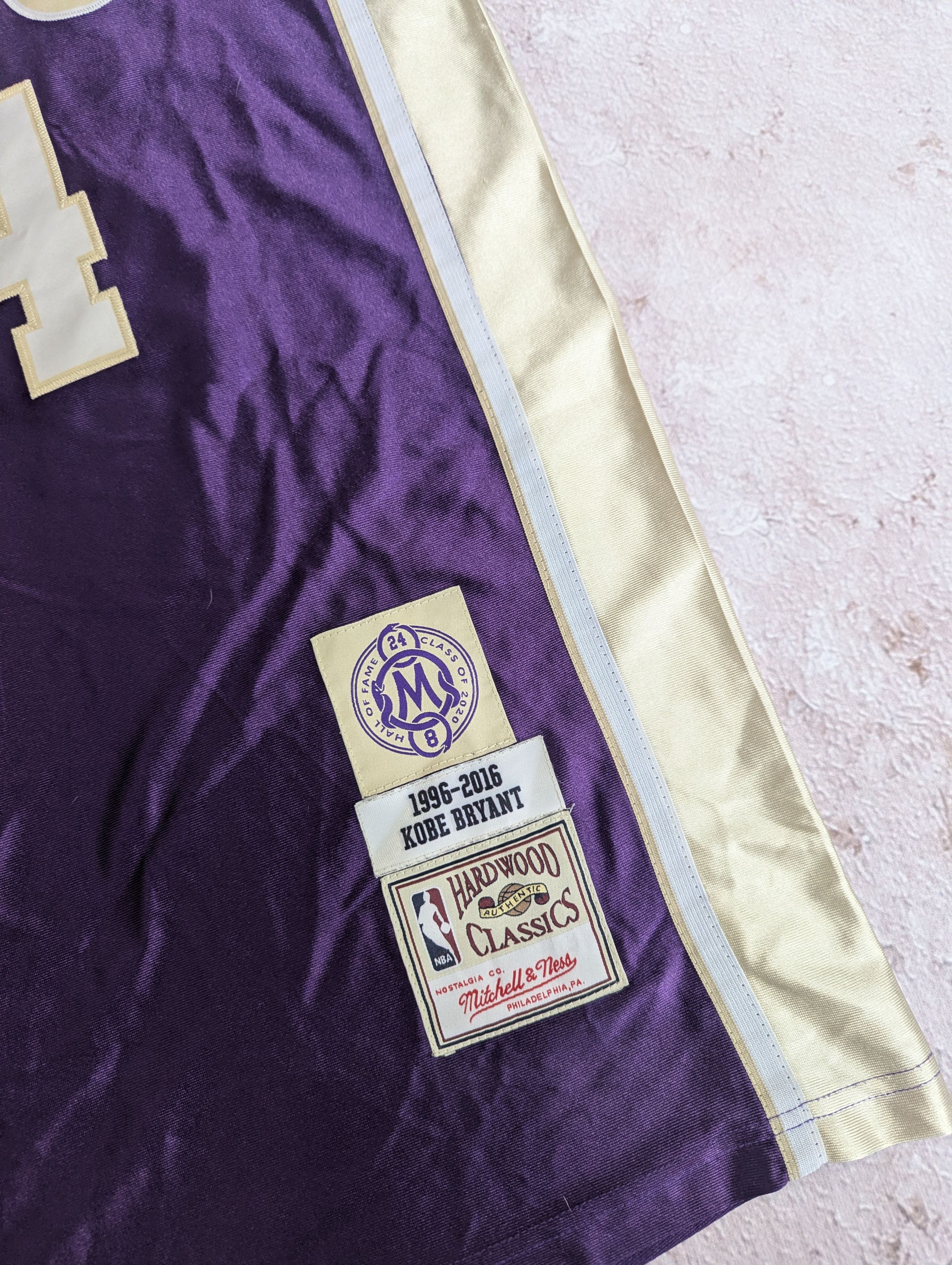 Mitchell & Ness NBA Mitchell & Ness Kobe Bryant Hall of Fame LA Lakers Size US XXL / EU 58 / 5 - 4 Thumbnail