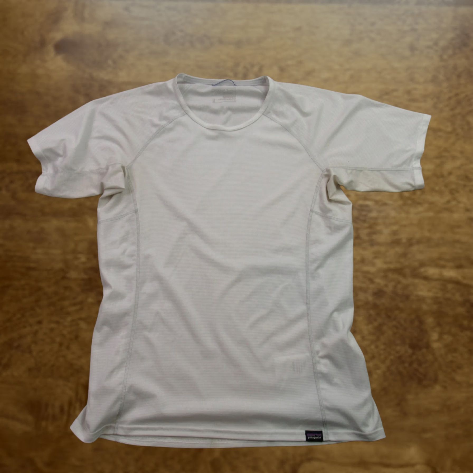 Patagonia Patagonia Shirt Womens Medium White Short Sleeve Crew Neck Lightweight Casual Size M / US 6-8 / IT 42-44 - 1 Thumbnail