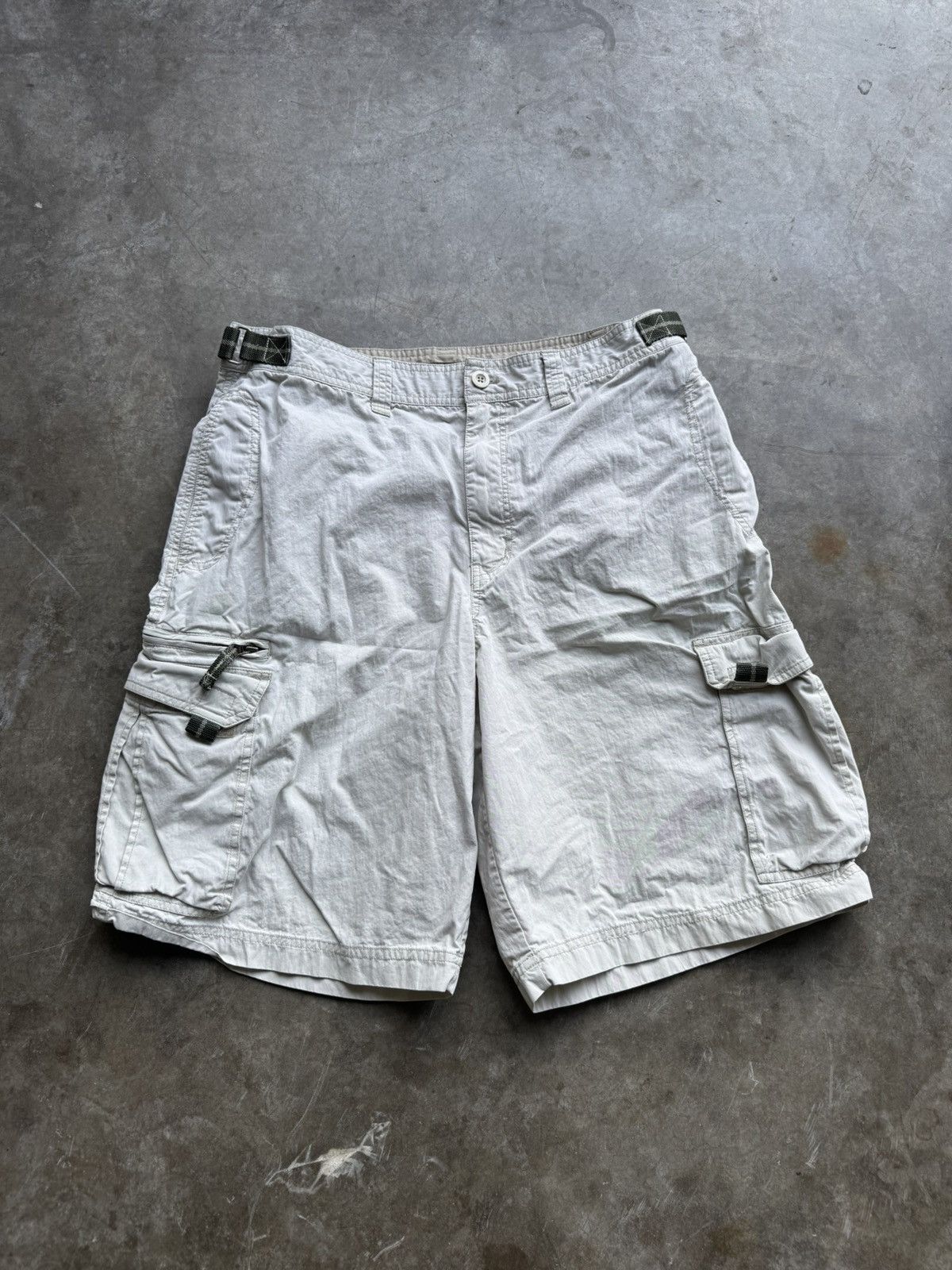 Old Navy Vintage 90’s/00’s Old Navy White Baggy Cargo Shorts Size US 30 / EU 46 - 1 Thumbnail