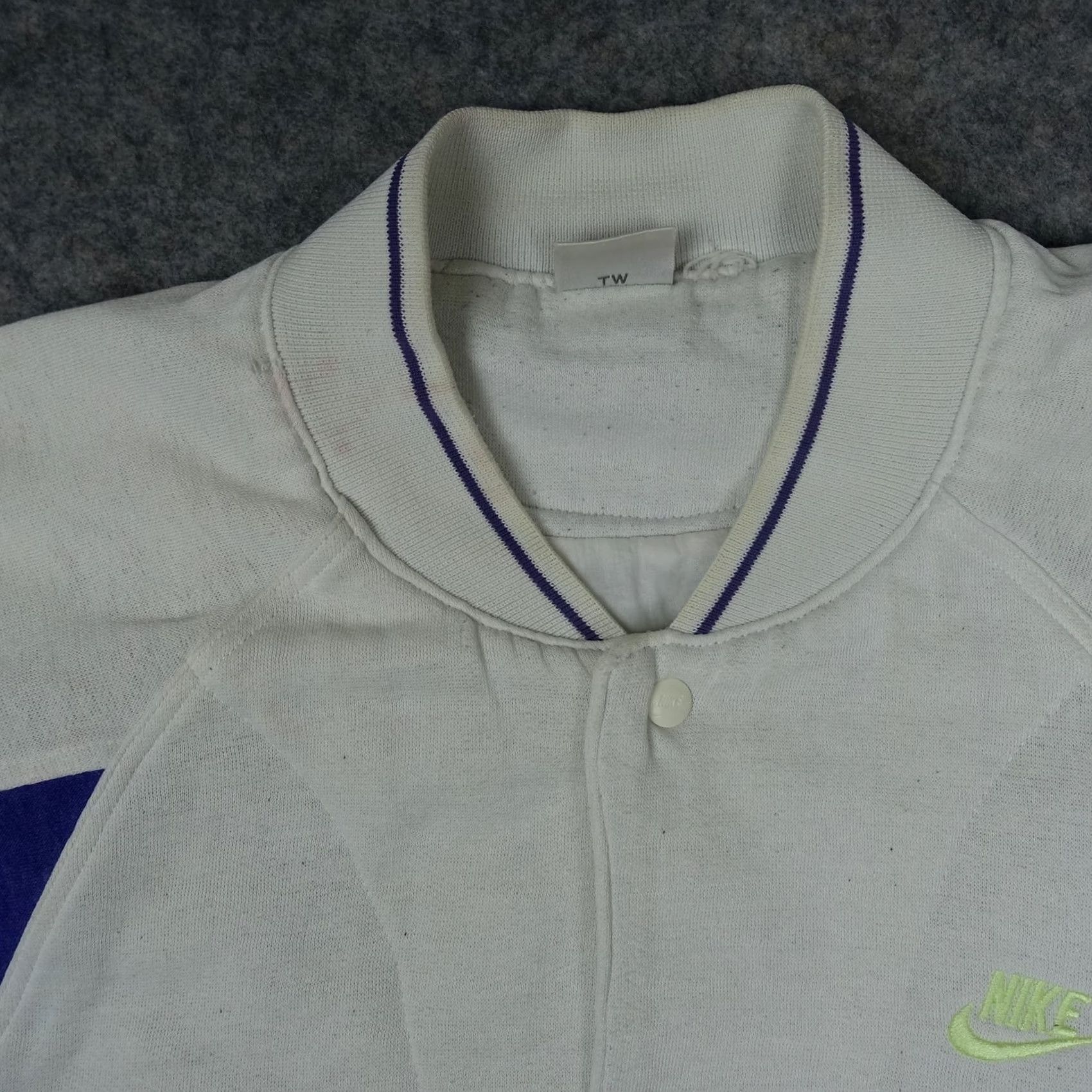 Nike VINTAGE Nike Jacket Mens M White Bomber Varsity Sweatshirt 1980s M Jacket USA 80s Mens Size US M / EU 48-50 / 2 - 3 Thumbnail