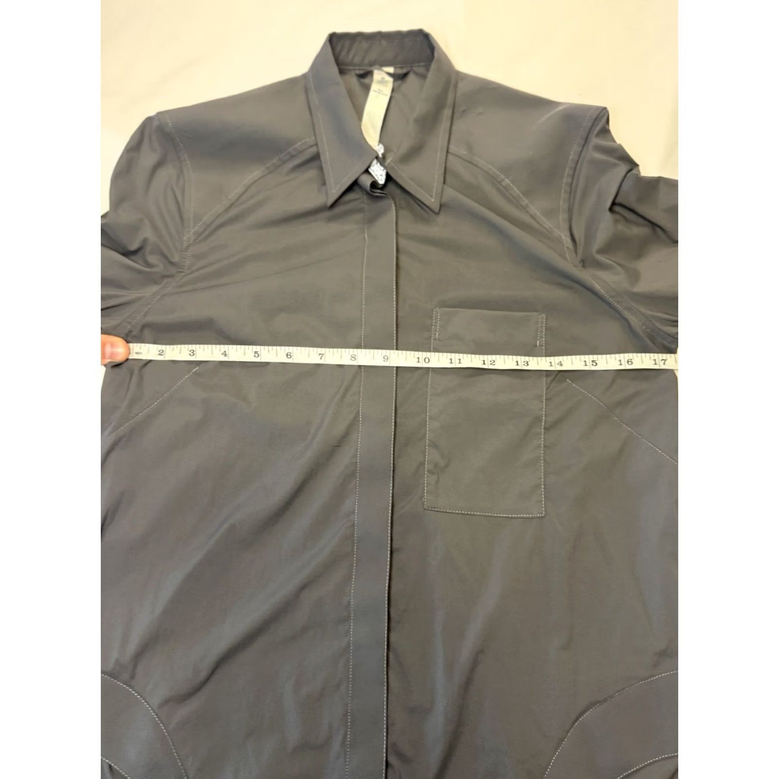 Lululemon Lululemon Urbanite Shirt Button-Up Gray Women’s 8 Vintage No Flawed Delamination Shoulder Break Size M / US 6-8 / IT 42-44 - 5 Thumbnail