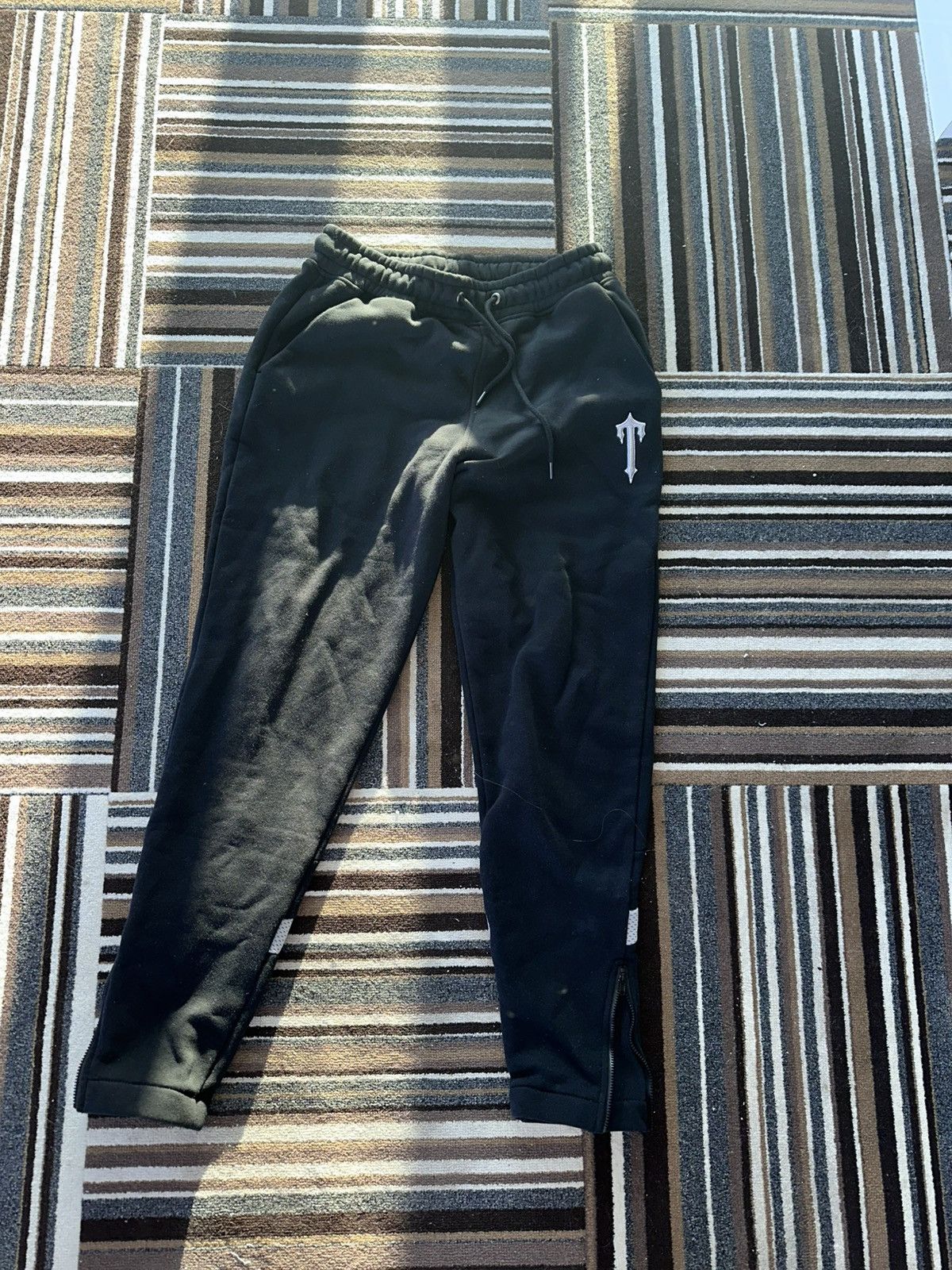 Trapstar London Trapstar V-Stripe Tracksuit Black/Grey Size US L / EU 52-54 / 3 - 5 Thumbnail