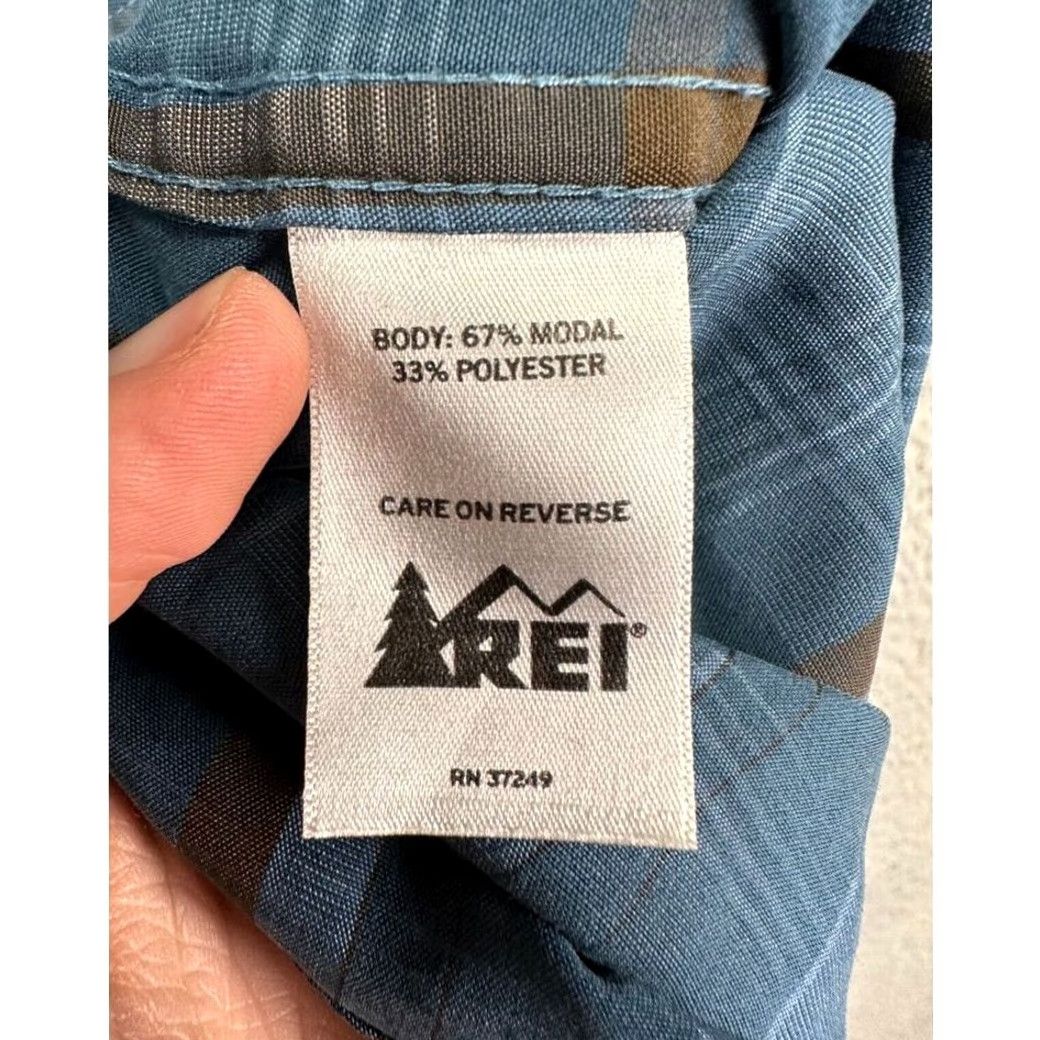 Vintage REI Shirt Mens Medium Blue Grey Madras Plaid Button Up Hiking Flap Pockets Size US M / EU 48-50 / 2 - 5 Thumbnail