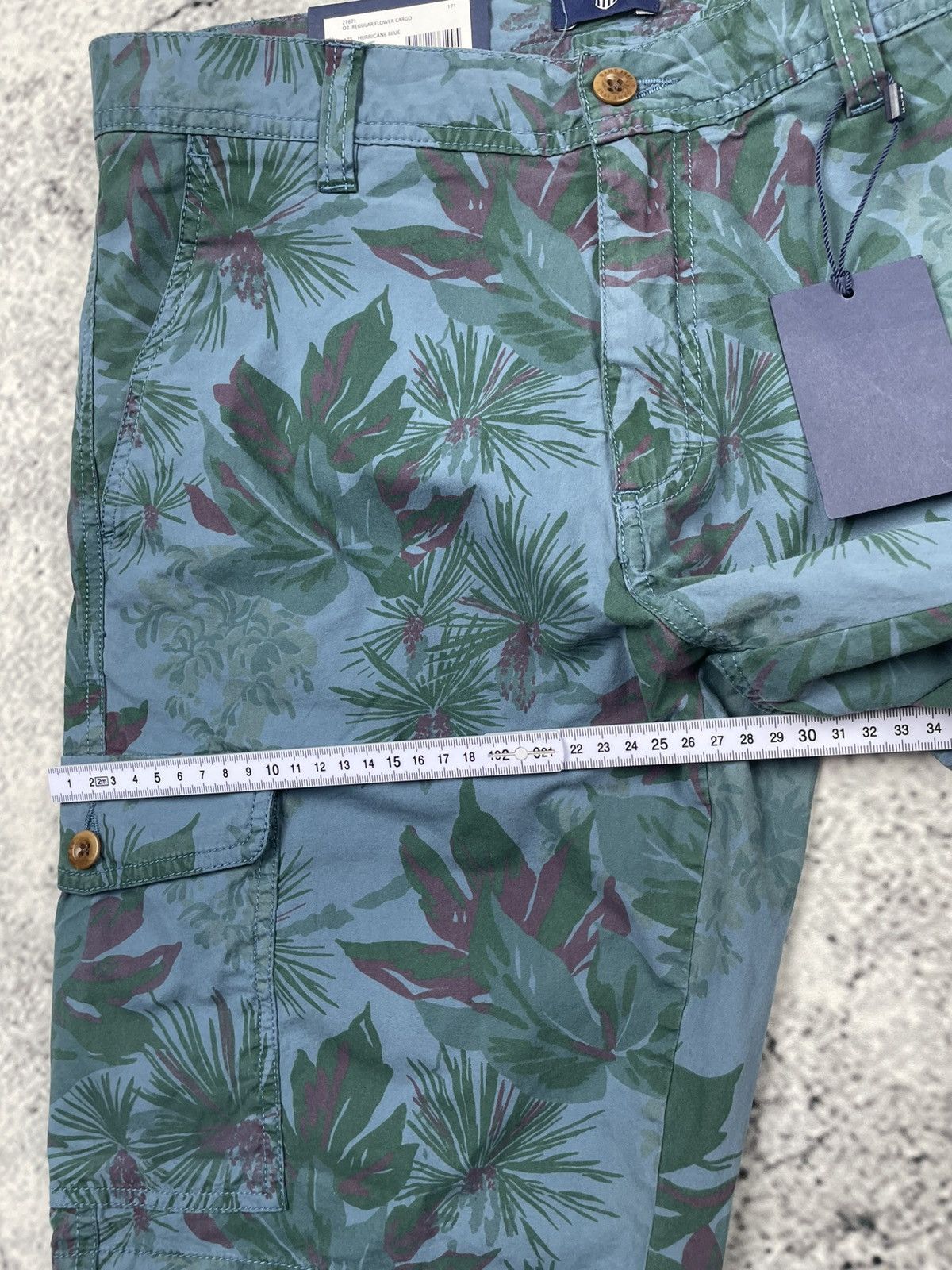 Gant (Men’s) GANT W31 – Flower Cargo Shorts, Regular Fit Summer Size US 31 - 13 Thumbnail