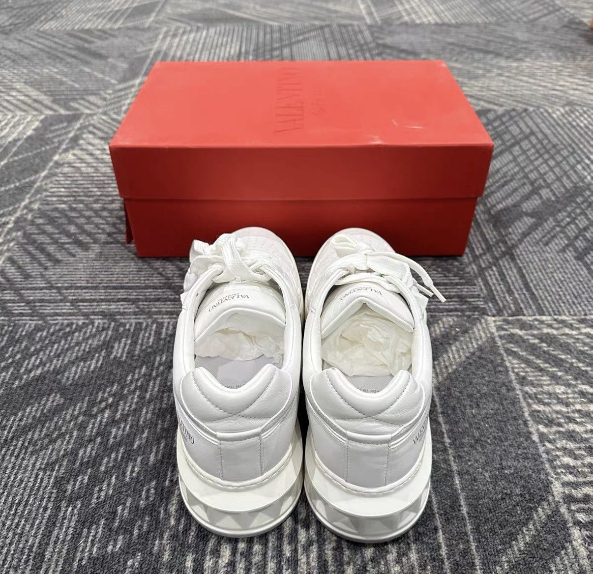 Valentino Valentino One Stud White Lambskin Sneakers J42 Size US 8.5 / EU 41-42 - 3 Thumbnail